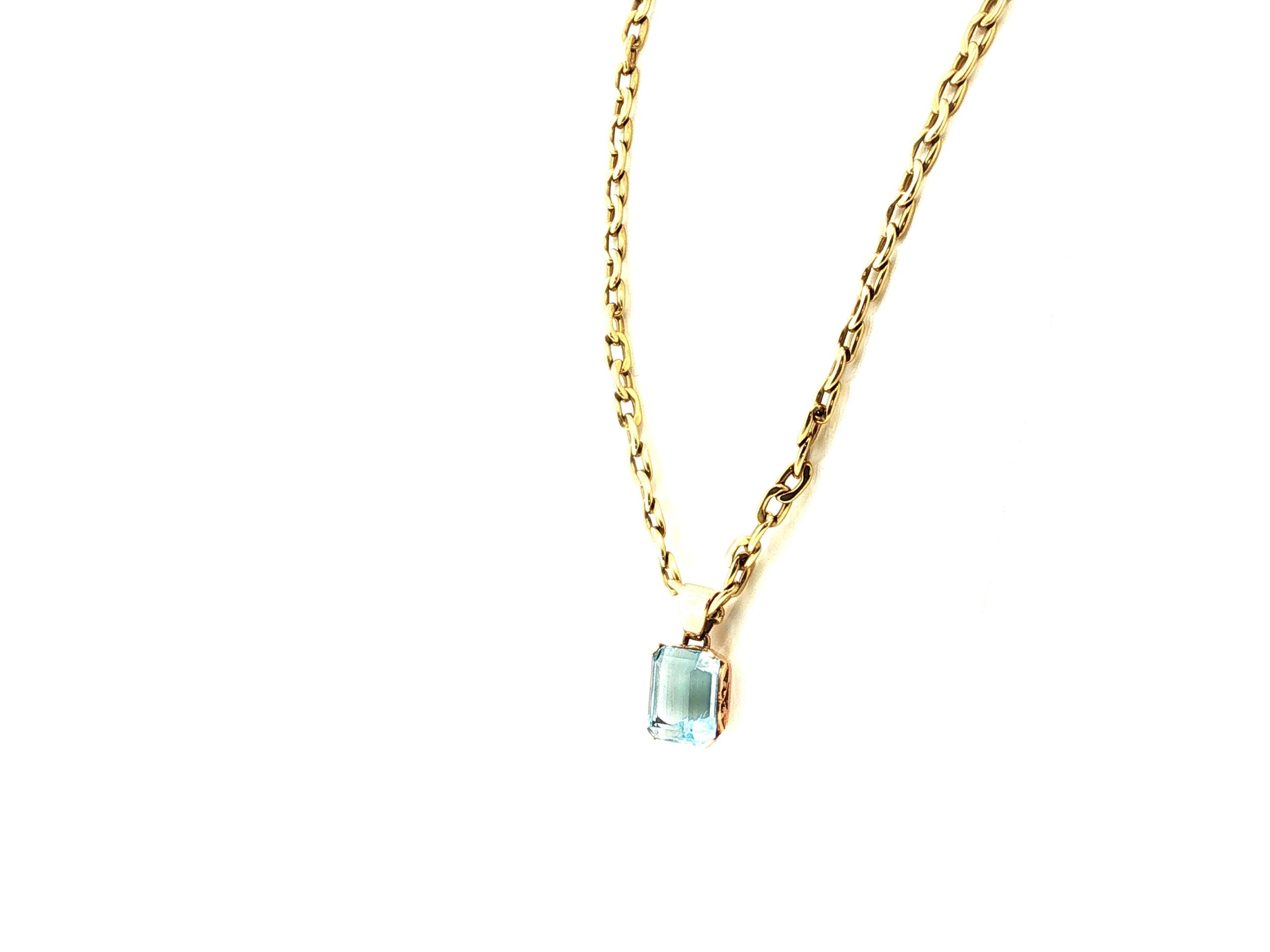 Vintage 18K Two Tone Gold Pendant Necklace with 10.93 Carat Aqua Marine 16 Inch