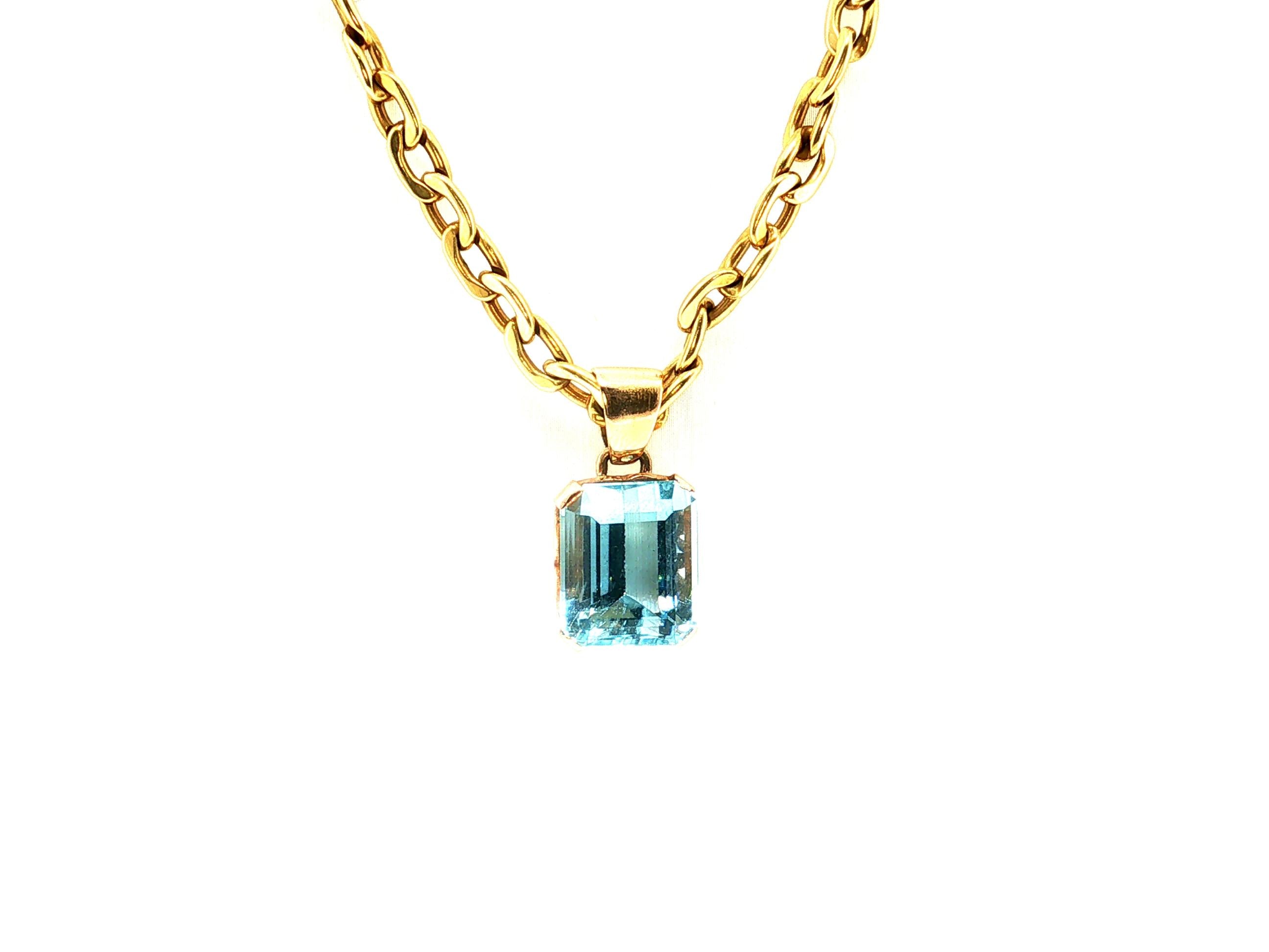 Vintage 18K Two Tone Gold Pendant Necklace with 10.93 Carat Aqua Marine 16 Inch