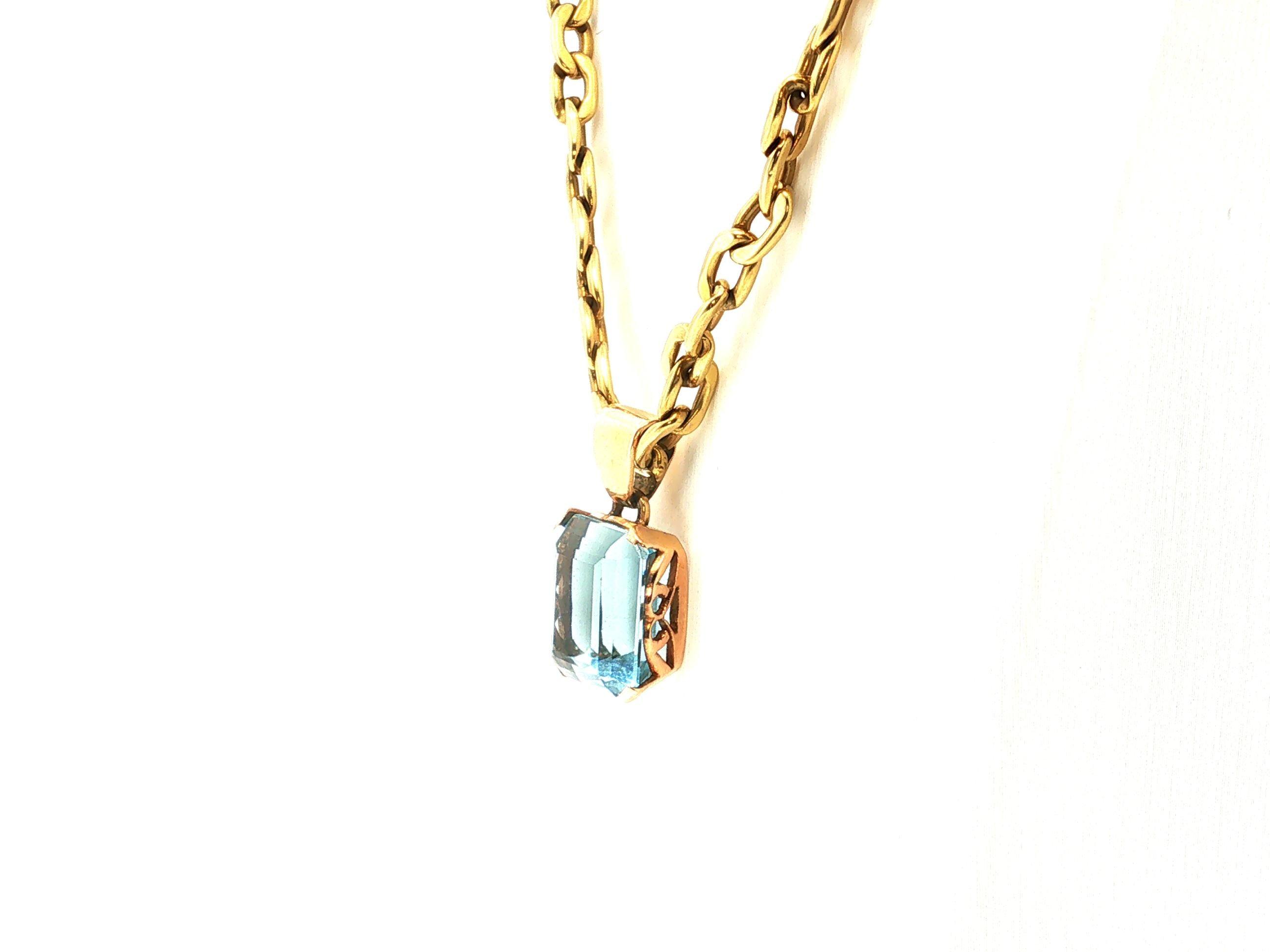 Vintage 18K Two Tone Gold Pendant Necklace with 10.93 Carat Aqua Marine 16 Inch