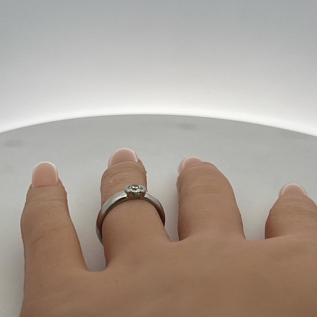 Tiffany & Co Vintage Platinum Engagement Ring with 0.3 Carat Round F VS Diamond