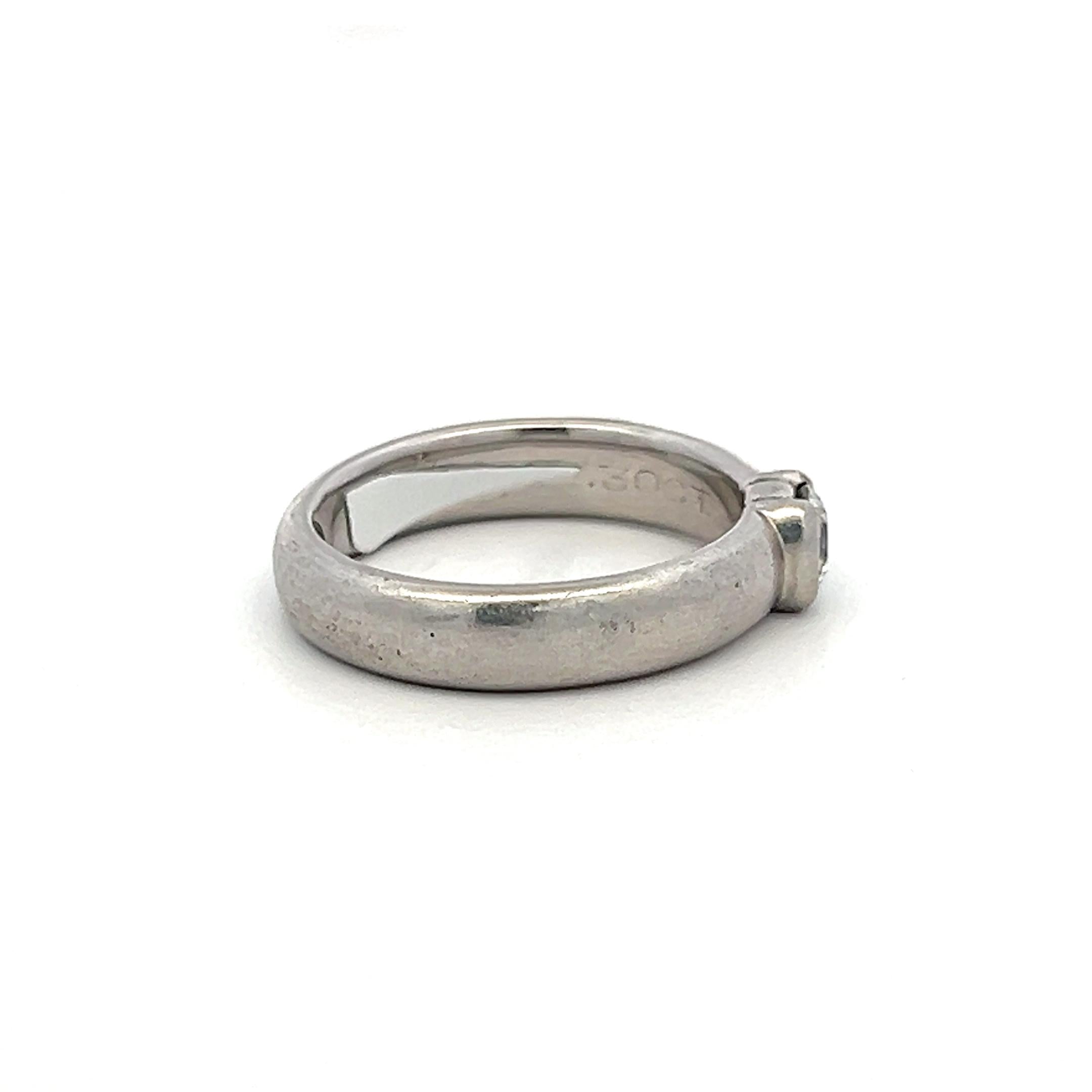 Tiffany & Co Vintage Platinum Engagement Ring with 0.3 Carat Round F VS Diamond