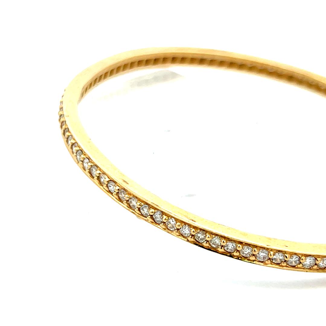18K Yellow Gold Bangle Bracelet with 2.5 Carat Round H-SI Diamonds Size 7.5
