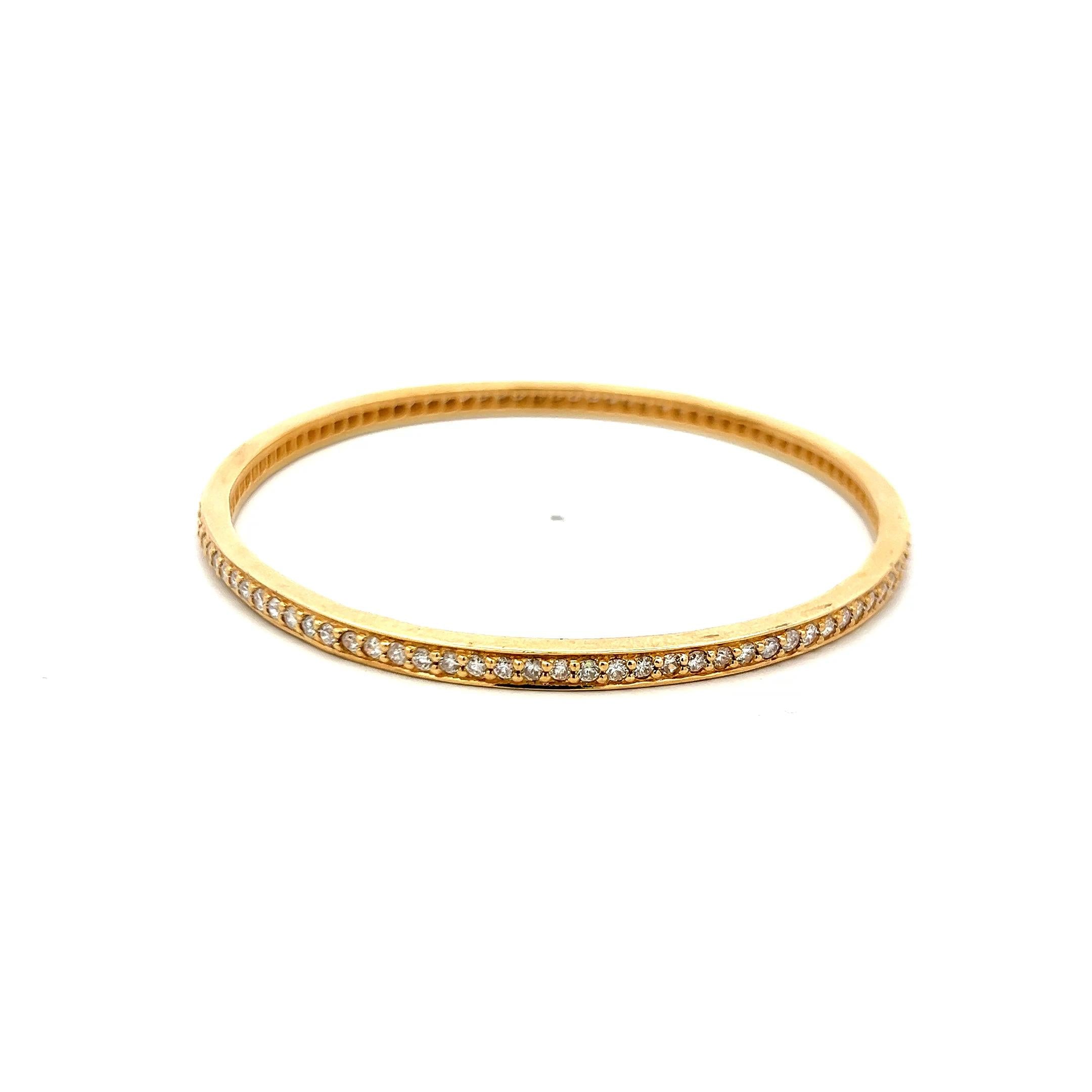 18K Yellow Gold Bangle Bracelet with 2.5 Carat Round H-SI Diamonds Size 7.5