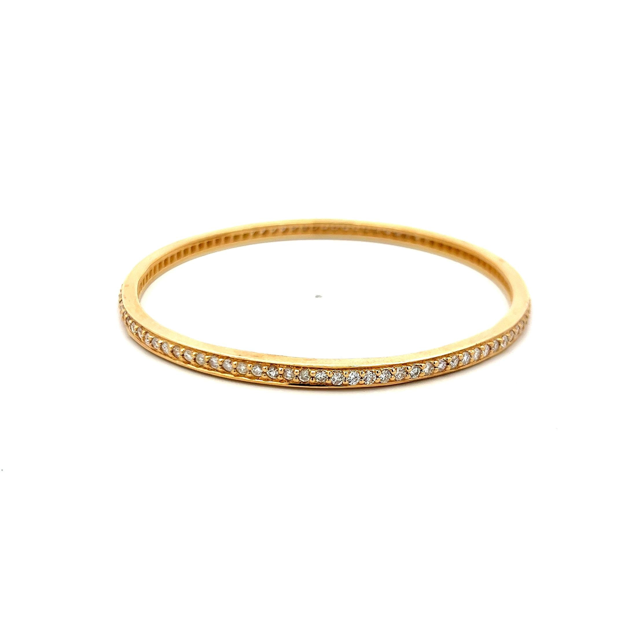 18K Yellow Gold Bangle Bracelet with 2.5 Carat Round H-SI Diamonds Size 7.5