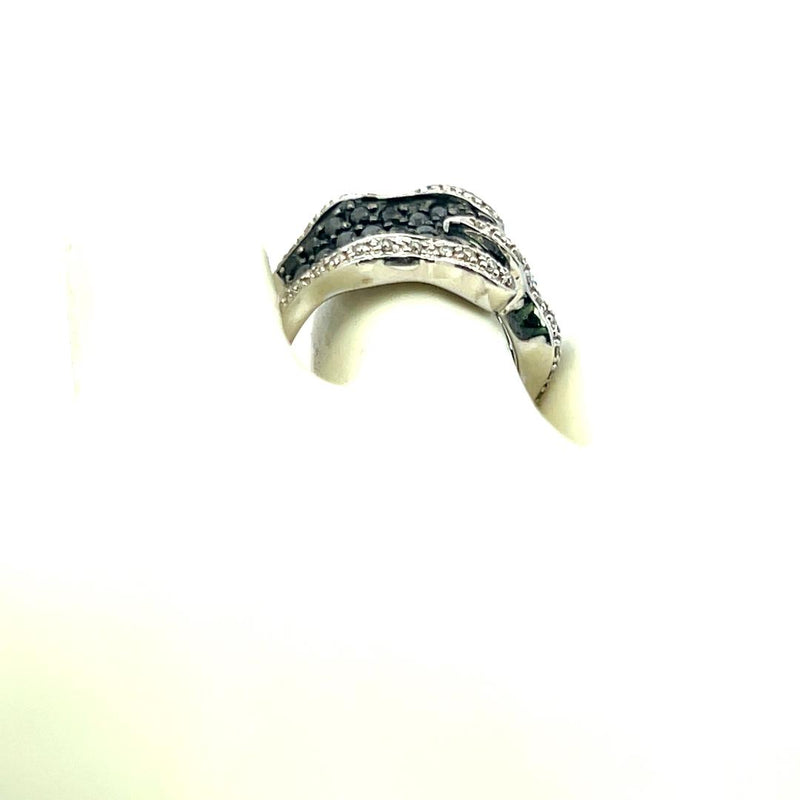 0.82 Carat Round Brilliant and Black Diamond 18 Karat White Gold Band Ring