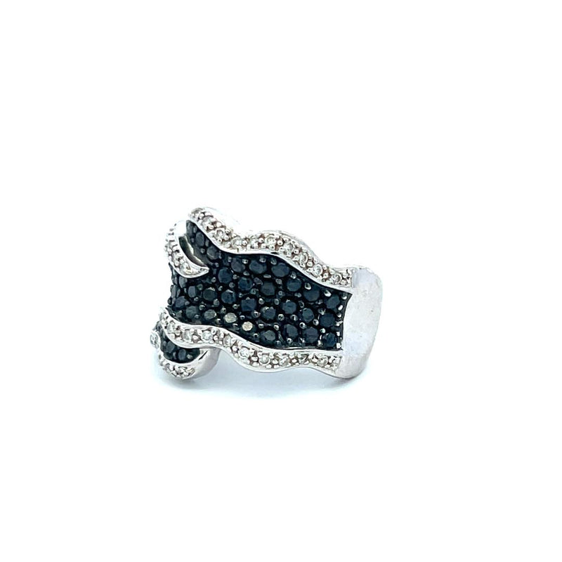 0.82 Carat Round Brilliant and Black Diamond 18 Karat White Gold Band Ring