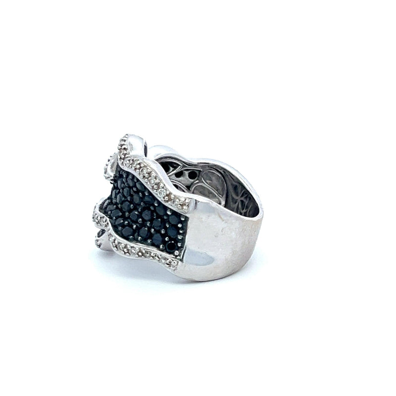 0.82 Carat Round Brilliant and Black Diamond 18 Karat White Gold Band Ring