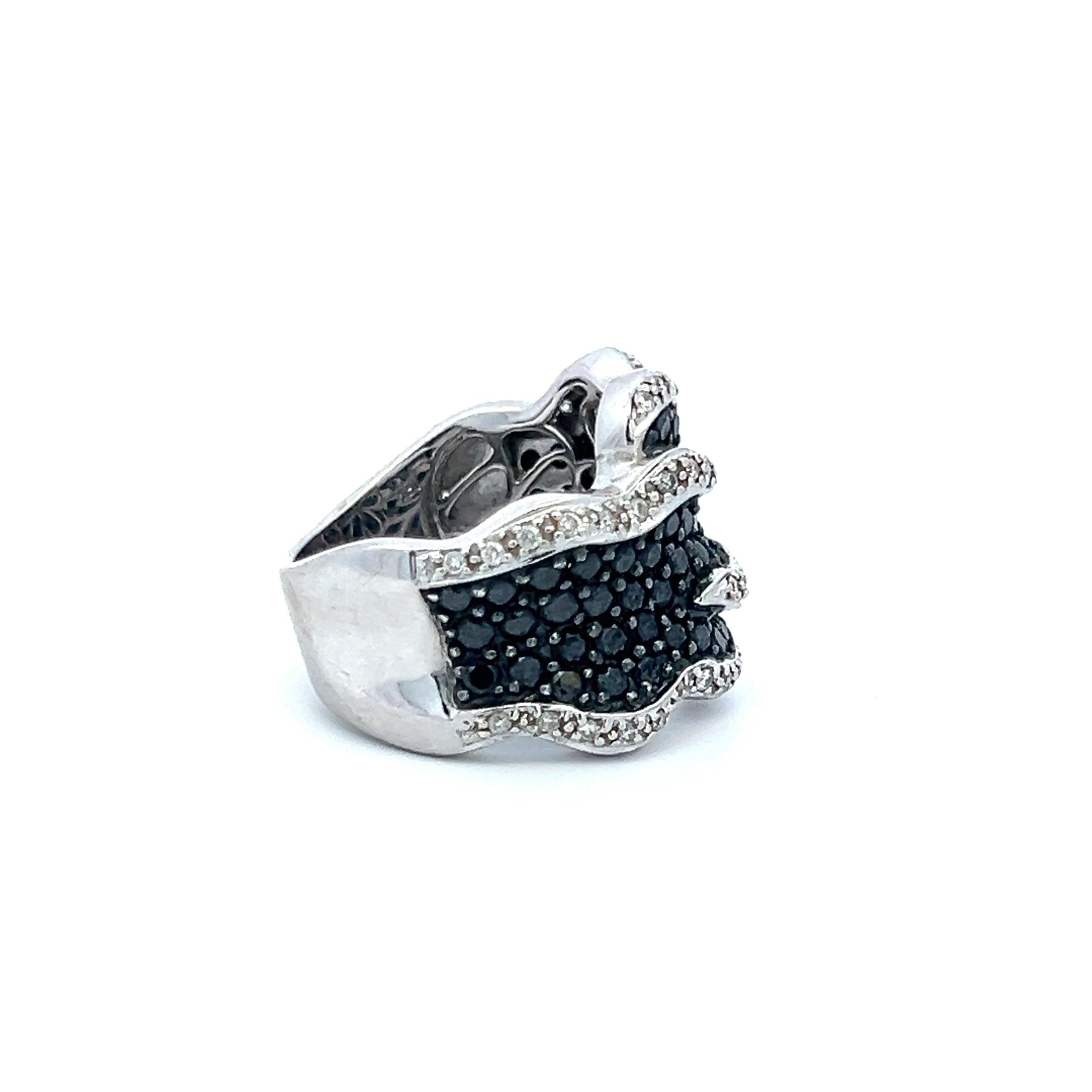 0.82 Carat Round Brilliant and Black Diamond 18 Karat White Gold Band Ring