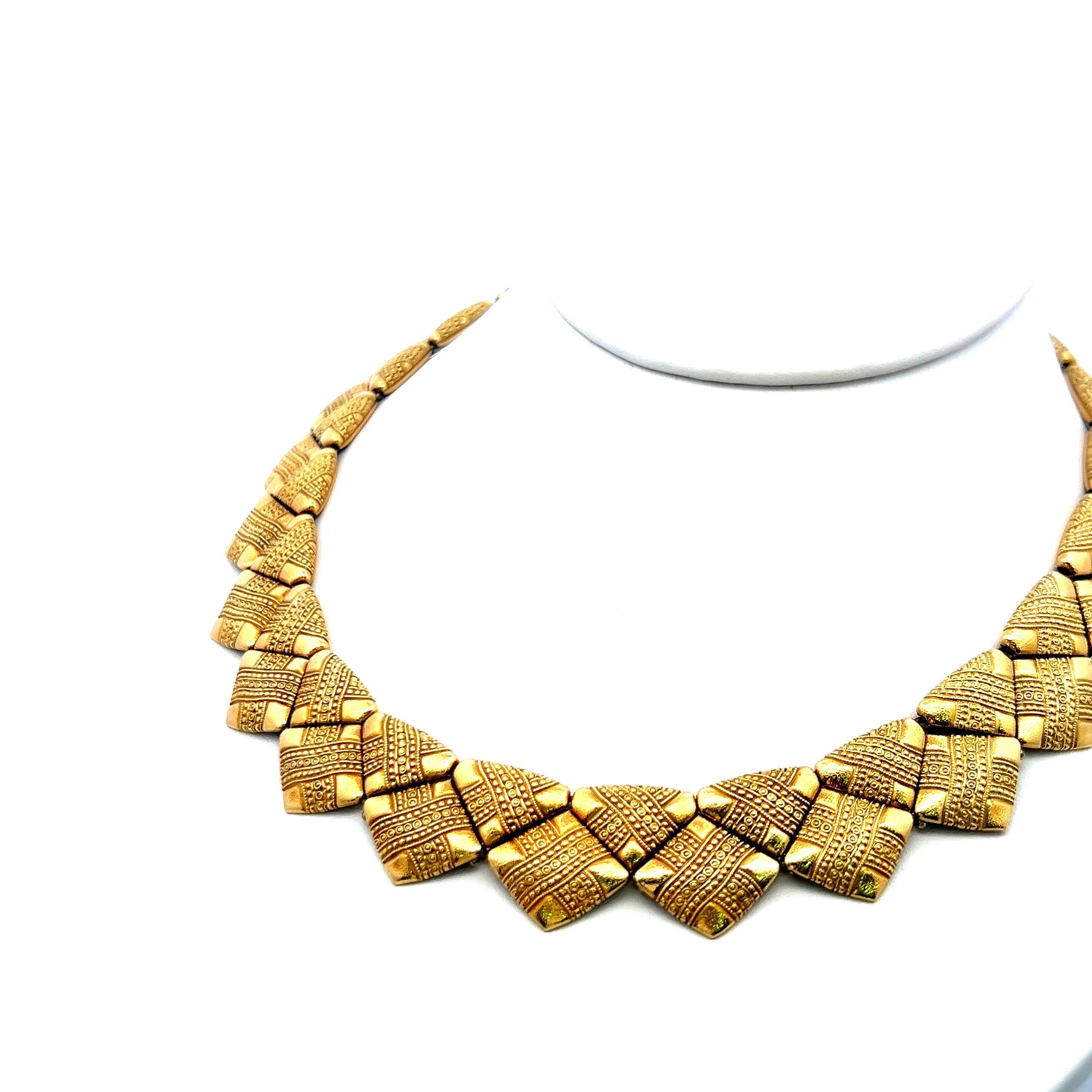 18K Yellow Gold Collar Necklace 0.10ct G VS Diamond Textured Link Design