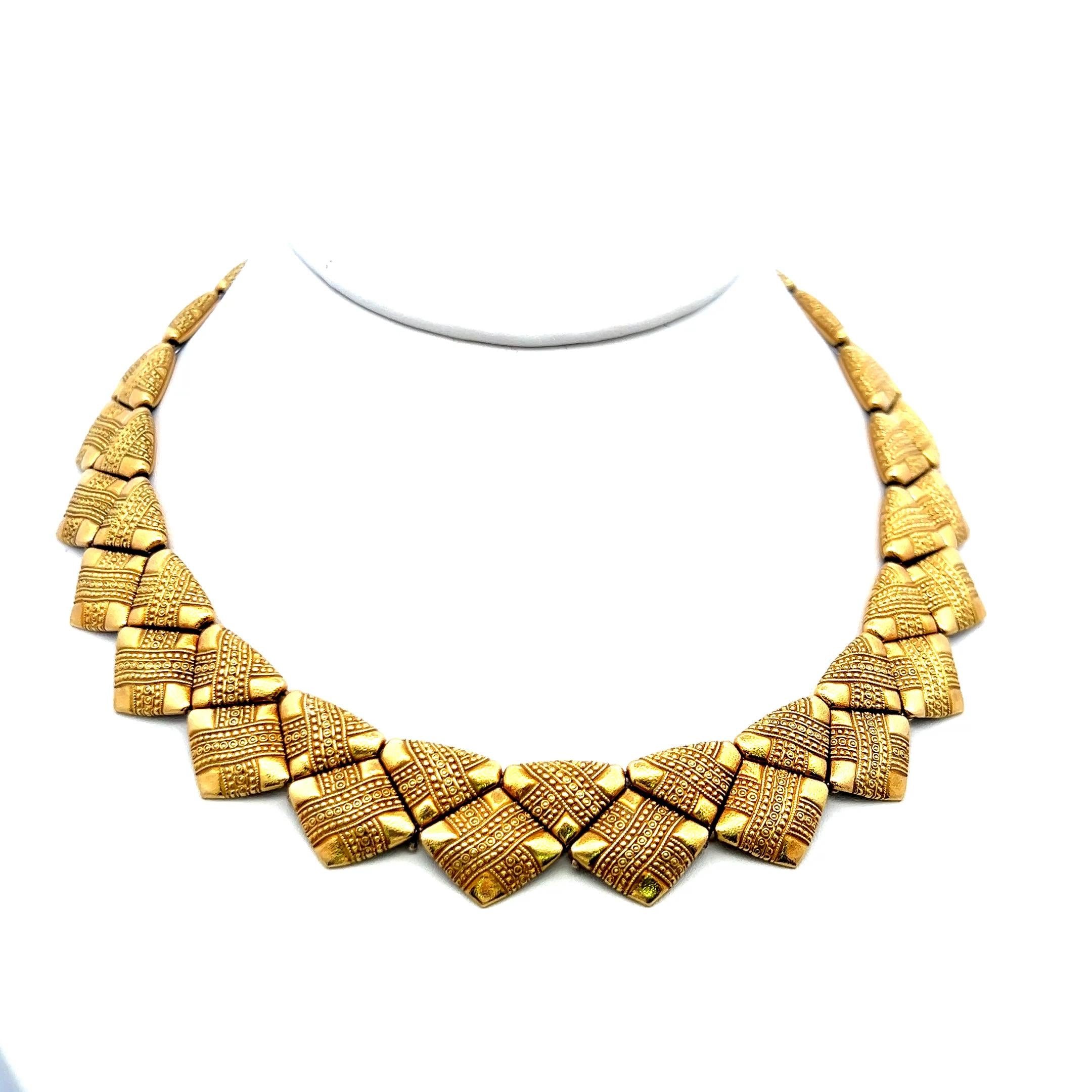 18K Yellow Gold Collar Necklace 0.10ct G VS Diamond Textured Link Design