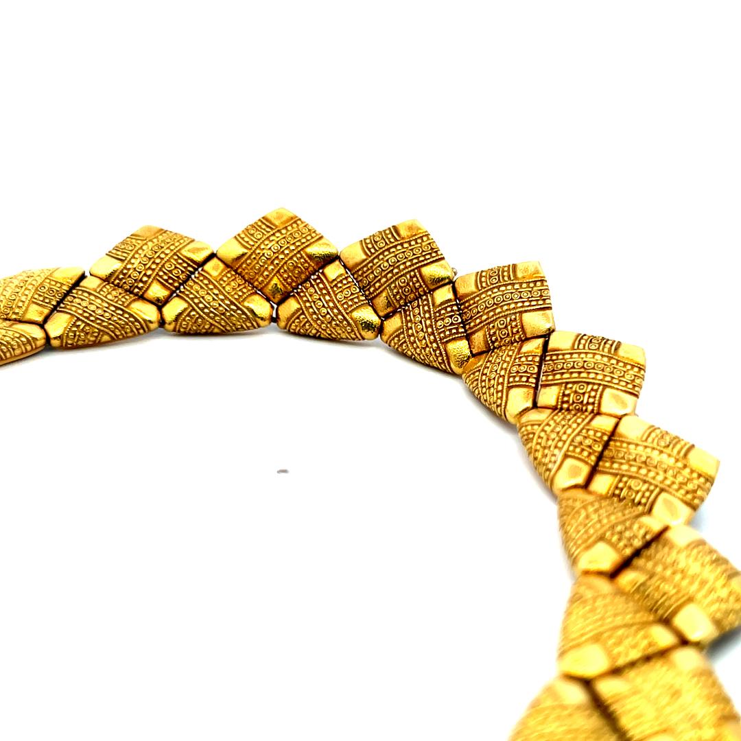 18K Yellow Gold Collar Necklace 0.10ct G VS Diamond Textured Link Design