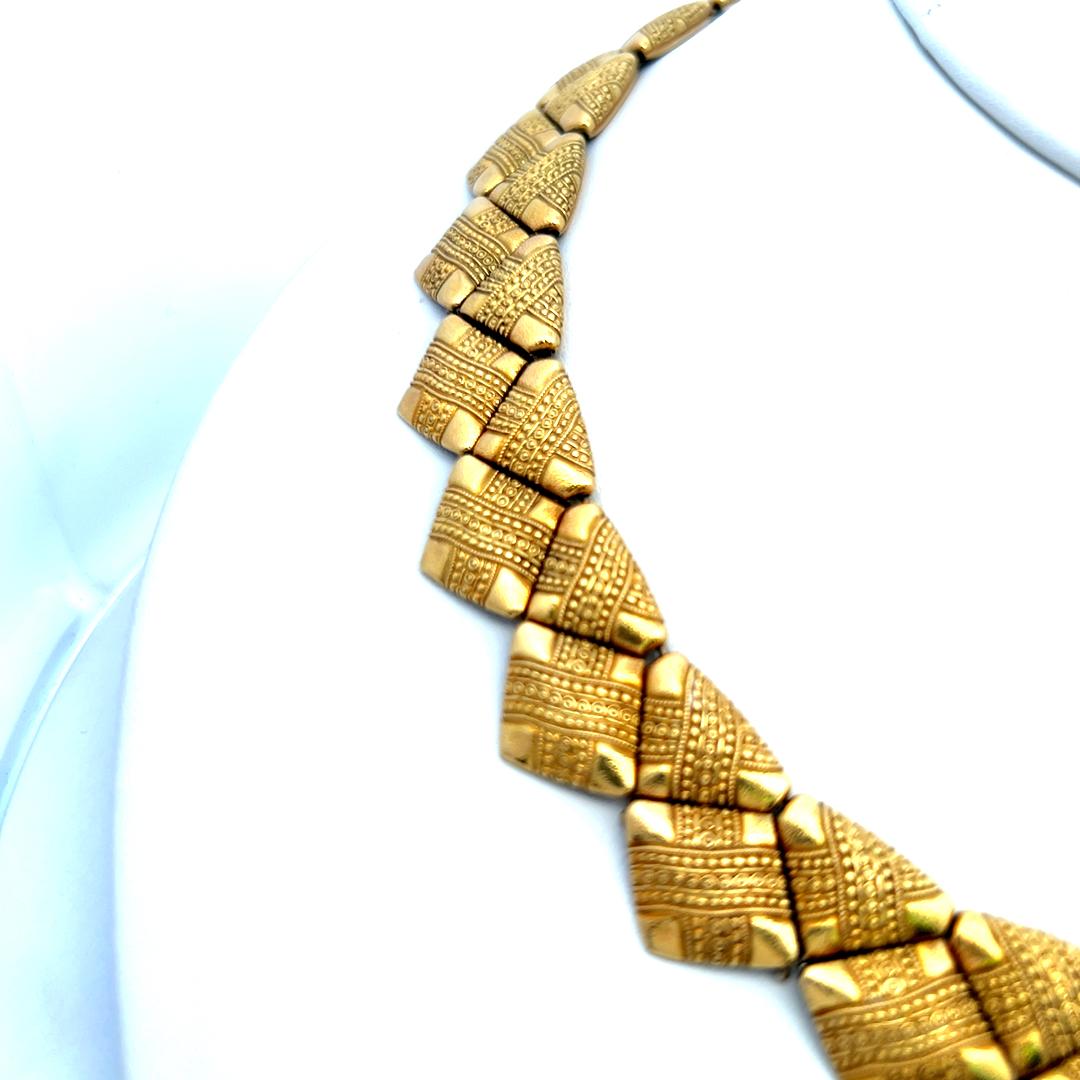 18K Yellow Gold Collar Necklace 0.10ct G VS Diamond Textured Link Design