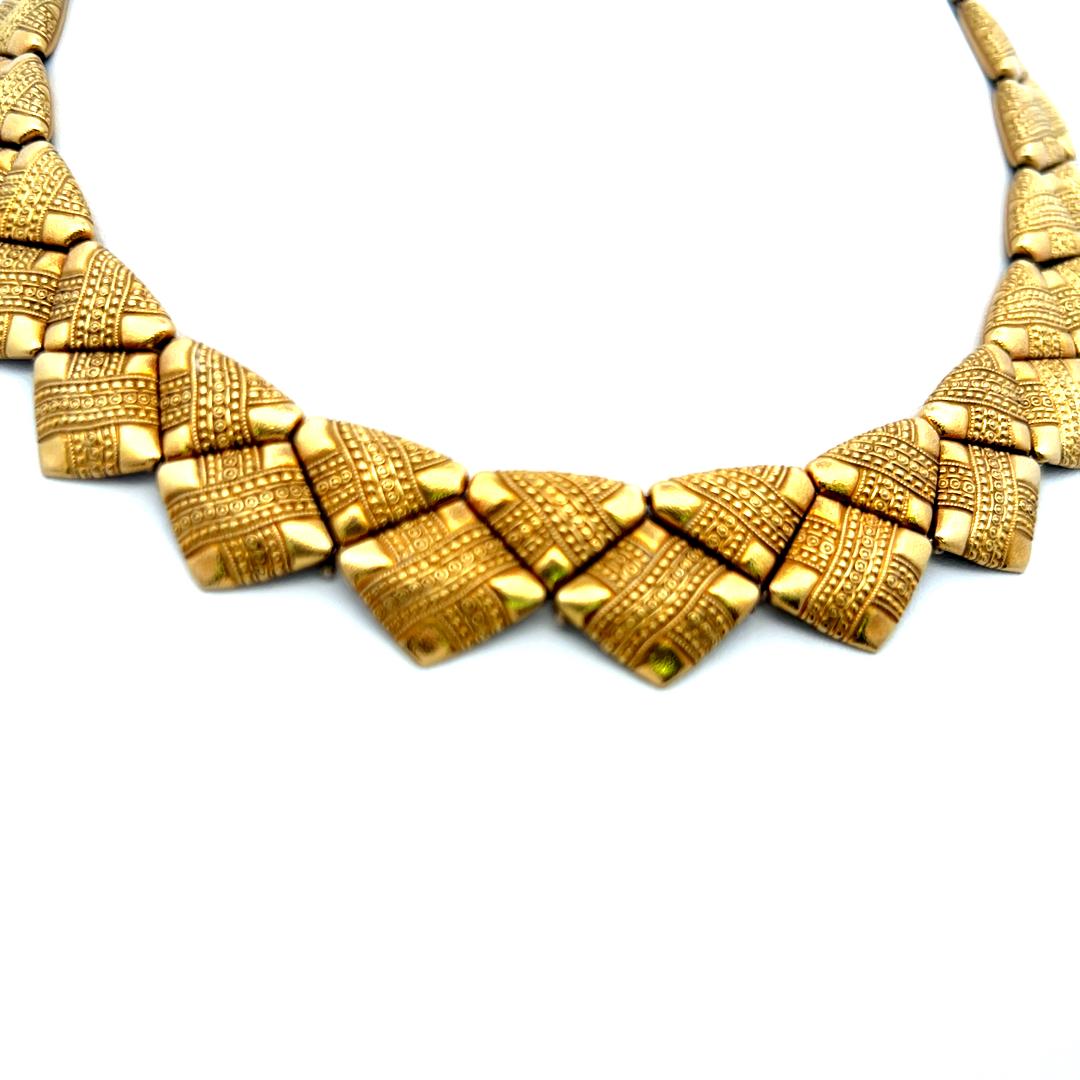 18K Yellow Gold Collar Necklace 0.10ct G VS Diamond Textured Link Design