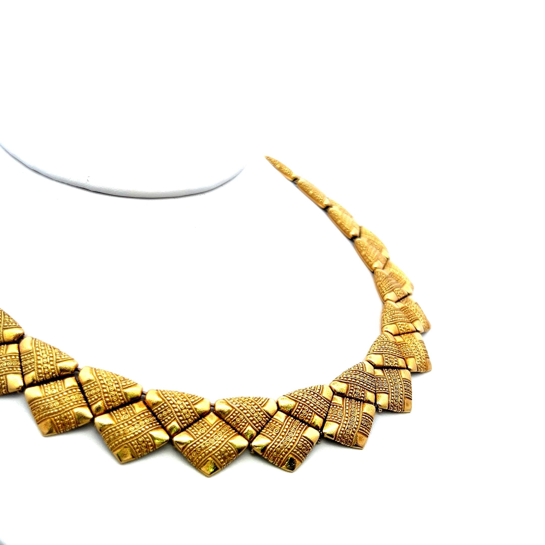 18K Yellow Gold Collar Necklace 0.10ct G VS Diamond Textured Link Design