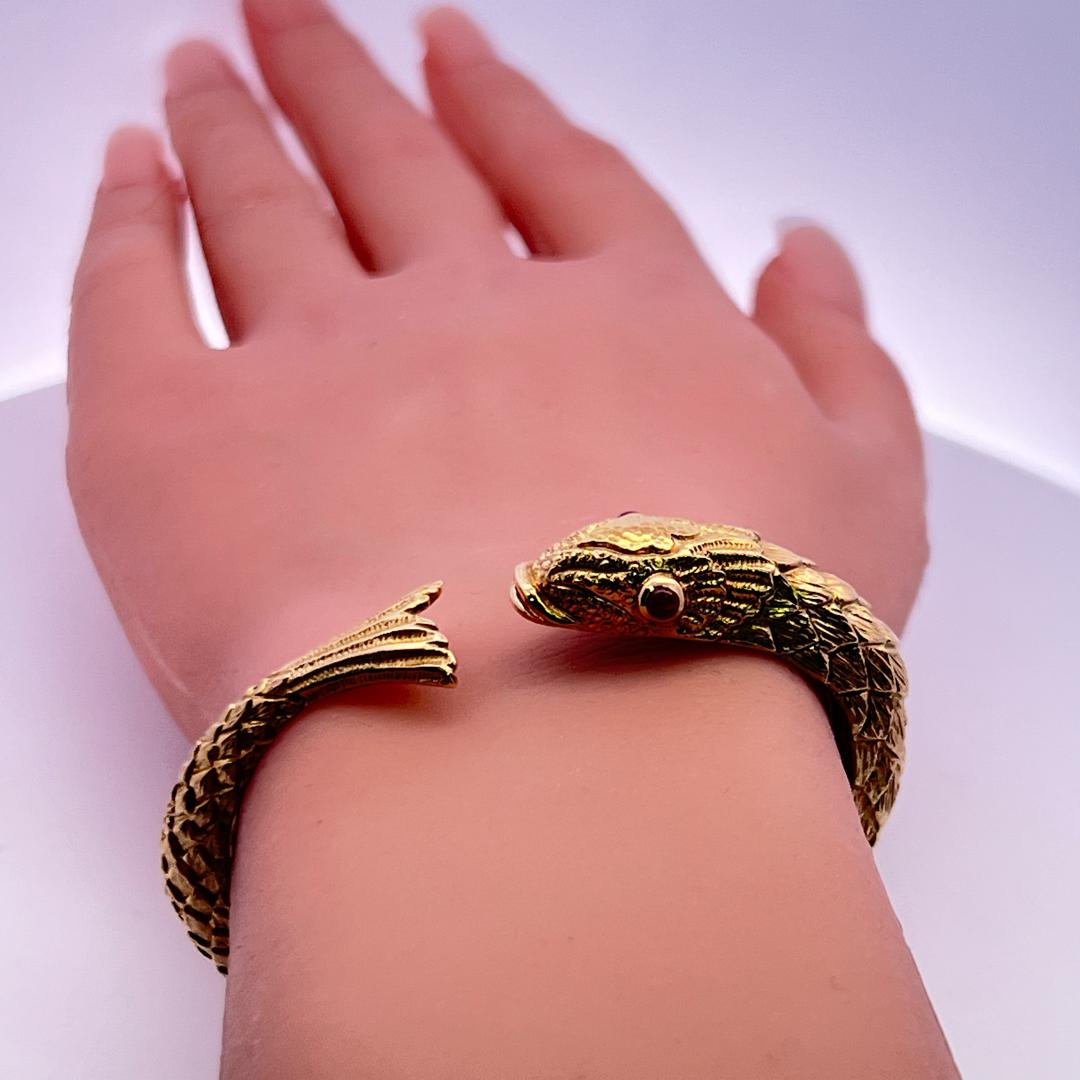 David Webb 18 Karat Yellow Gold Fish Bangle Bracelet with 0.2 Carat Ruby