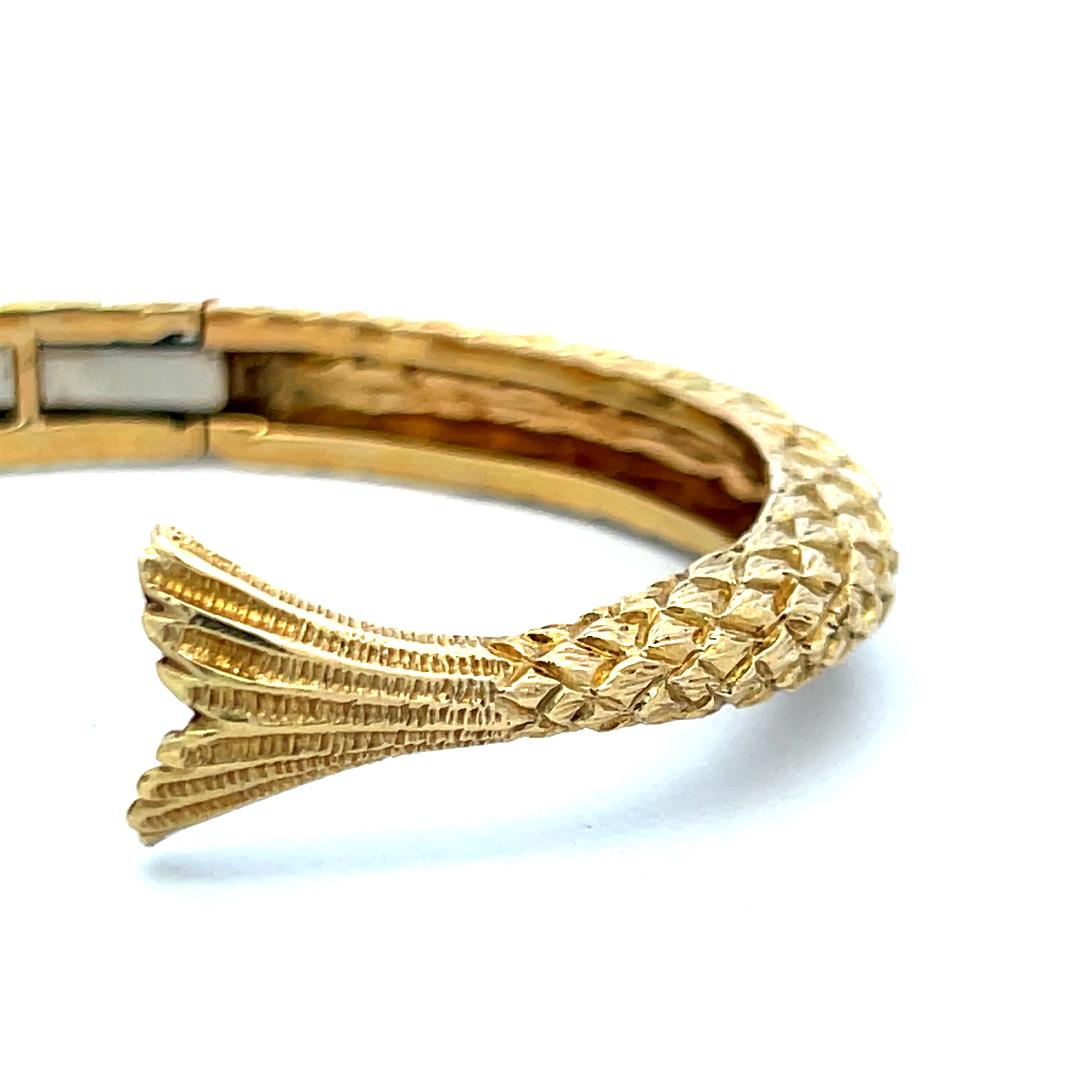 David Webb 18 Karat Yellow Gold Fish Bangle Bracelet with 0.2 Carat Ruby