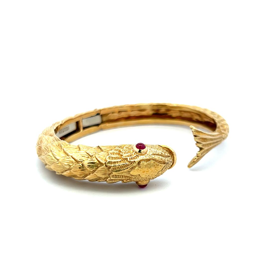 David Webb 18 Karat Yellow Gold Fish Bangle Bracelet with 0.2 Carat Ruby