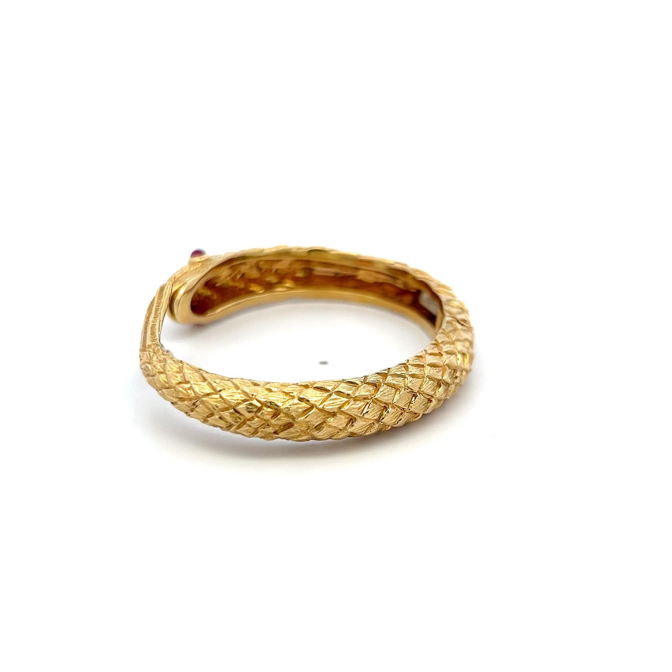 David Webb 18 Karat Yellow Gold Fish Bangle Bracelet with 0.2 Carat Ruby
