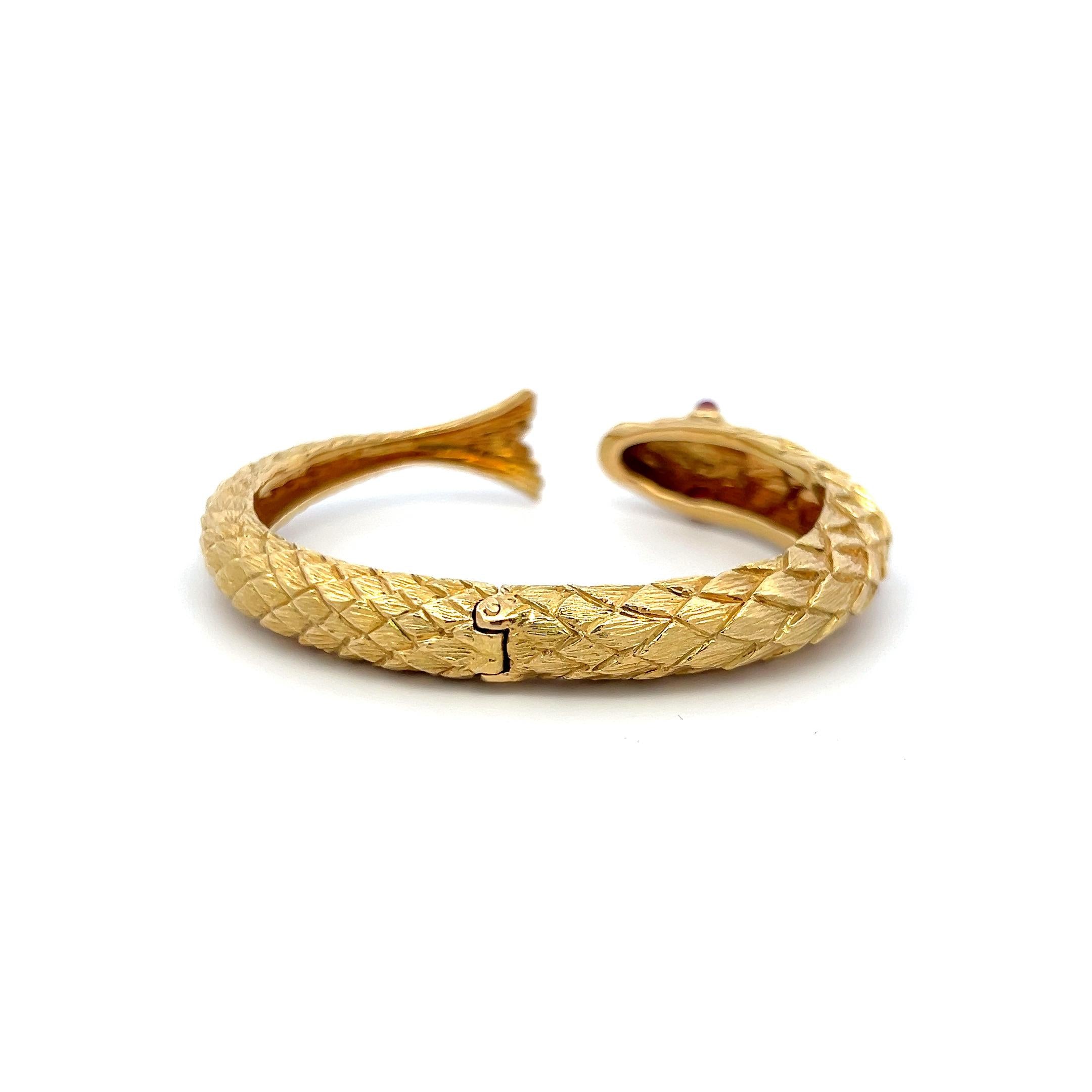 David Webb 18 Karat Yellow Gold Fish Bangle Bracelet with 0.2 Carat Ruby