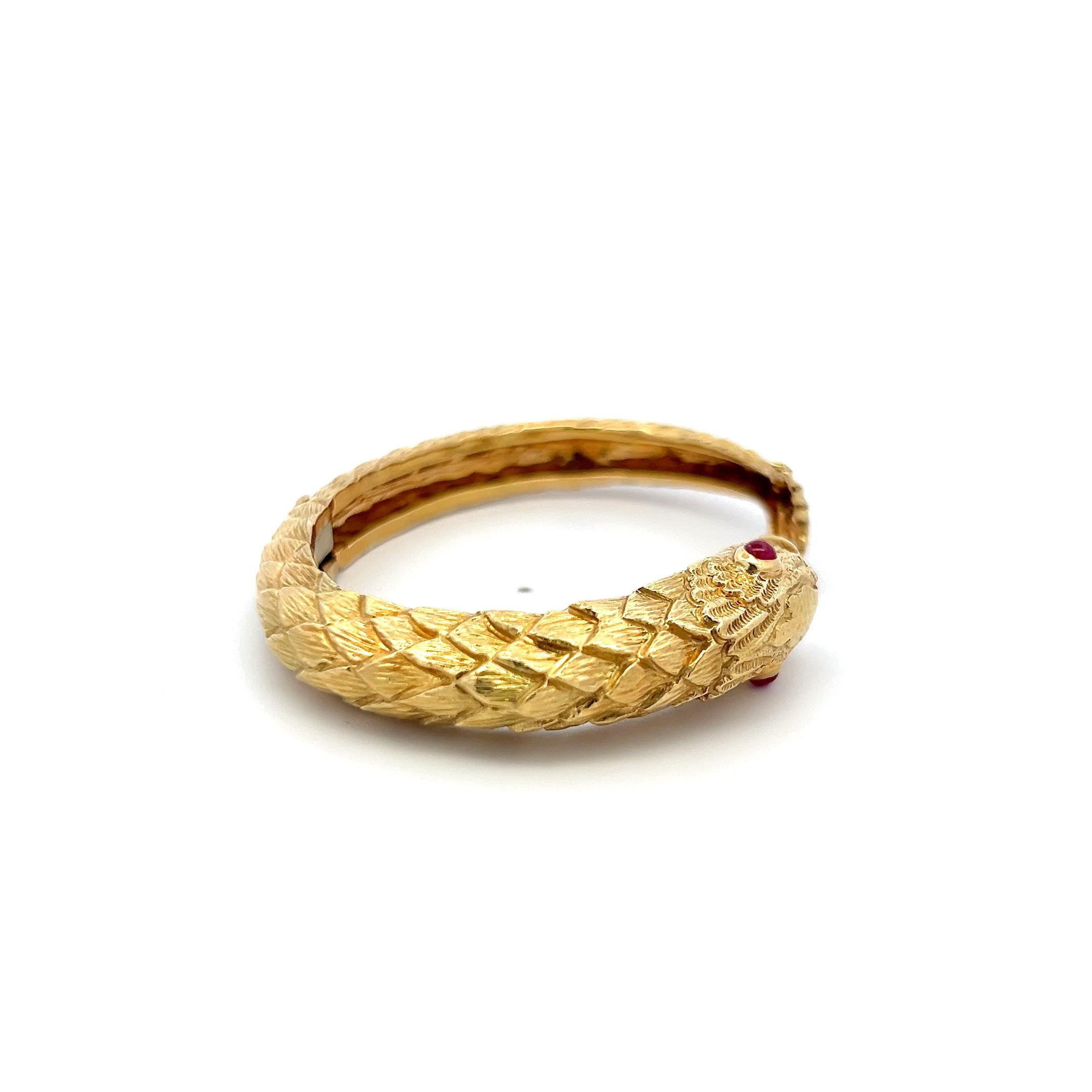David Webb 18 Karat Yellow Gold Fish Bangle Bracelet with 0.2 Carat Ruby