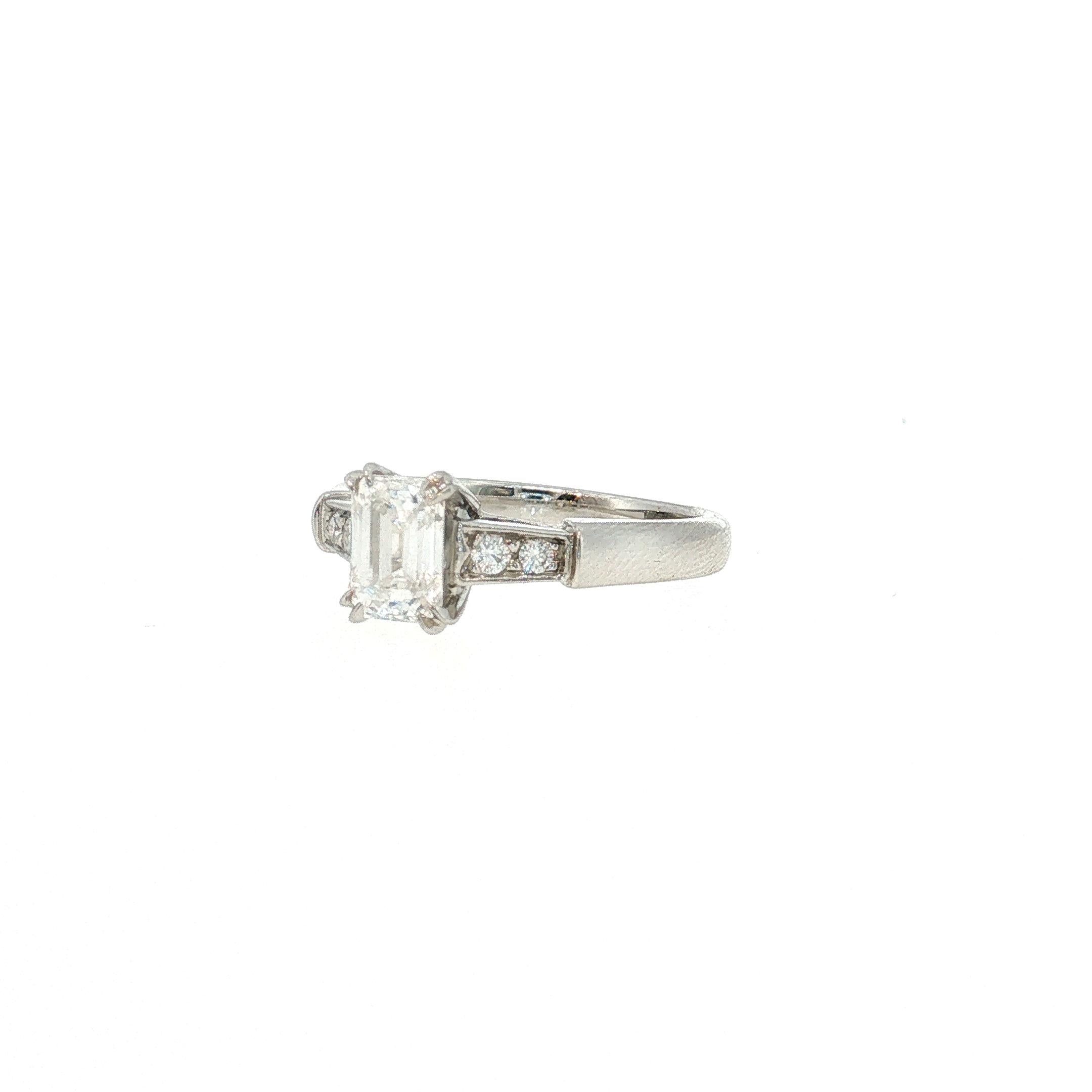 Harrry Winston Platinum Engagement Ring 0.77ct Emerald Round Diamond D VVS2 GIA