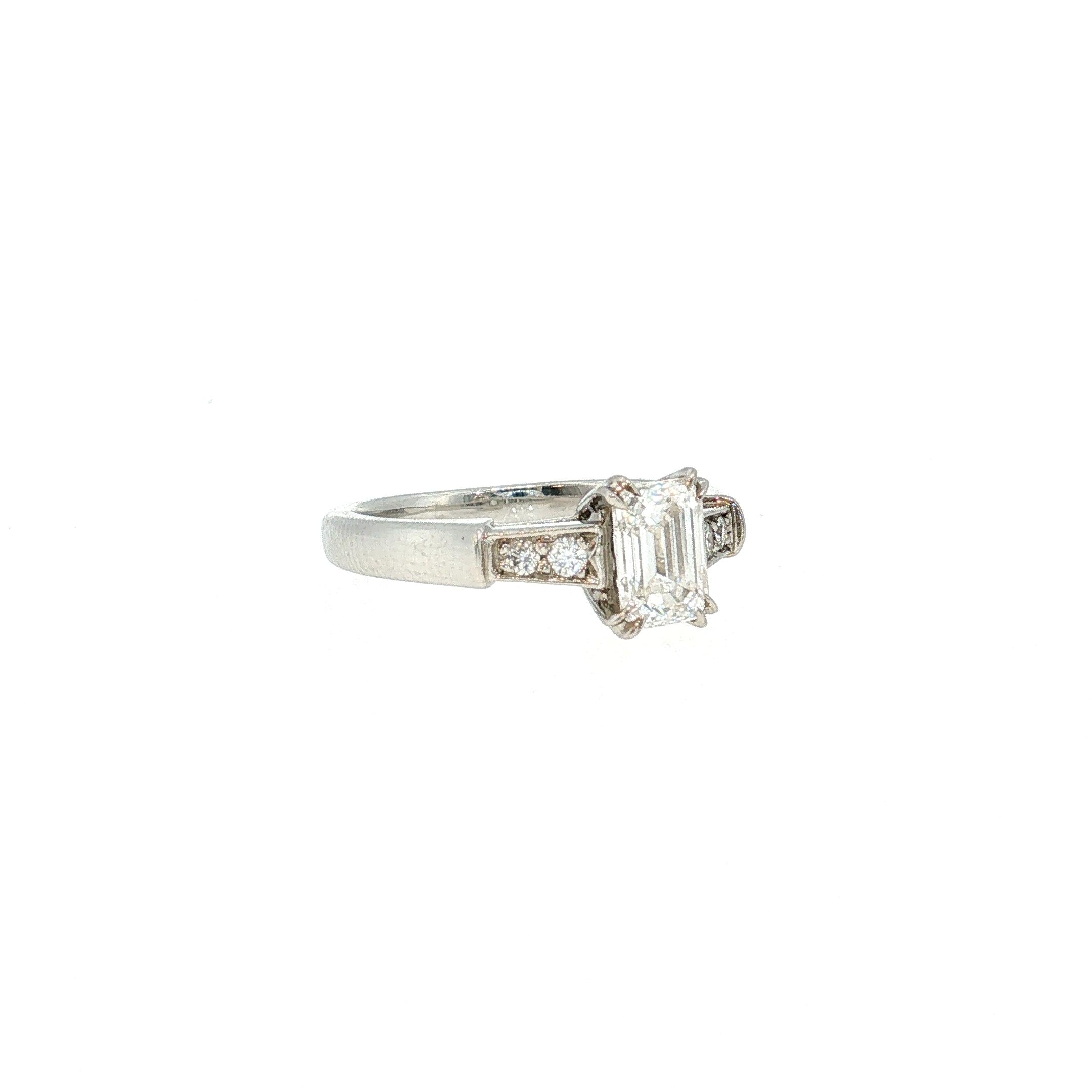 Harrry Winston Platinum Engagement Ring 0.77ct Emerald Round Diamond D VVS2 GIA