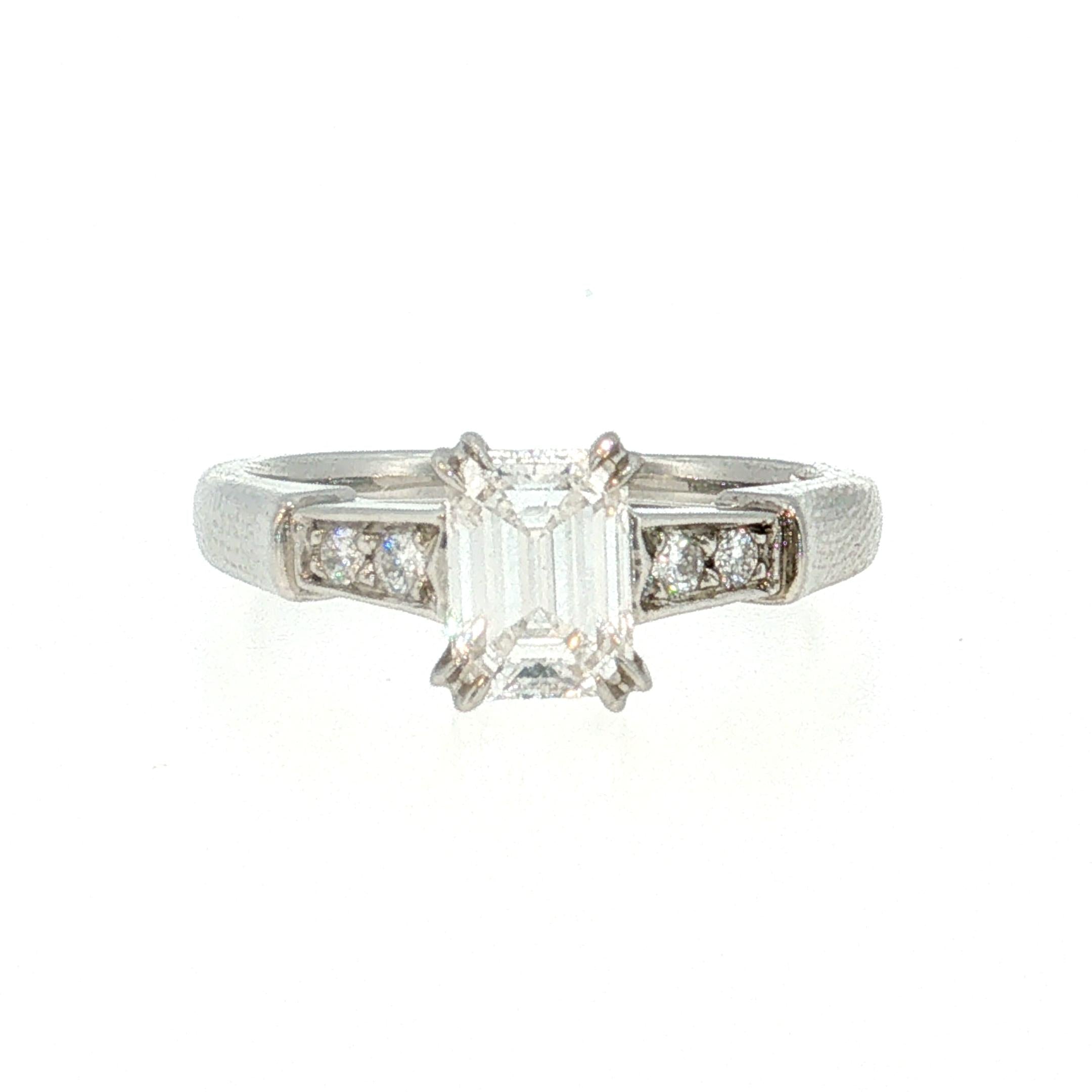 Harrry Winston Platinum Engagement Ring 0.77ct Emerald Round Diamond D VVS2 GIA