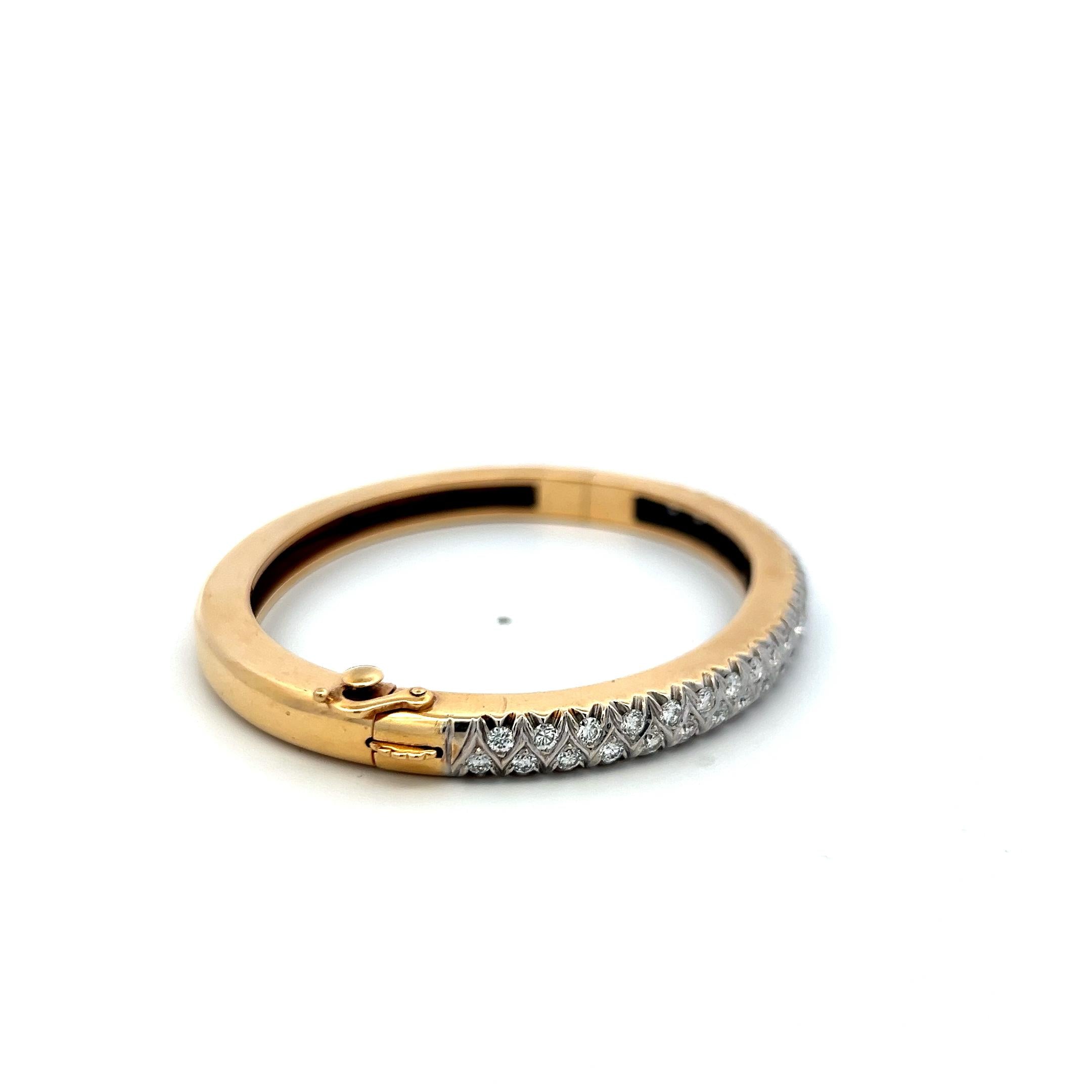 Vintage 18K Yellow Gold Bangle Bracelet with 2.2 Carat Circular Cut G-VS Diamond