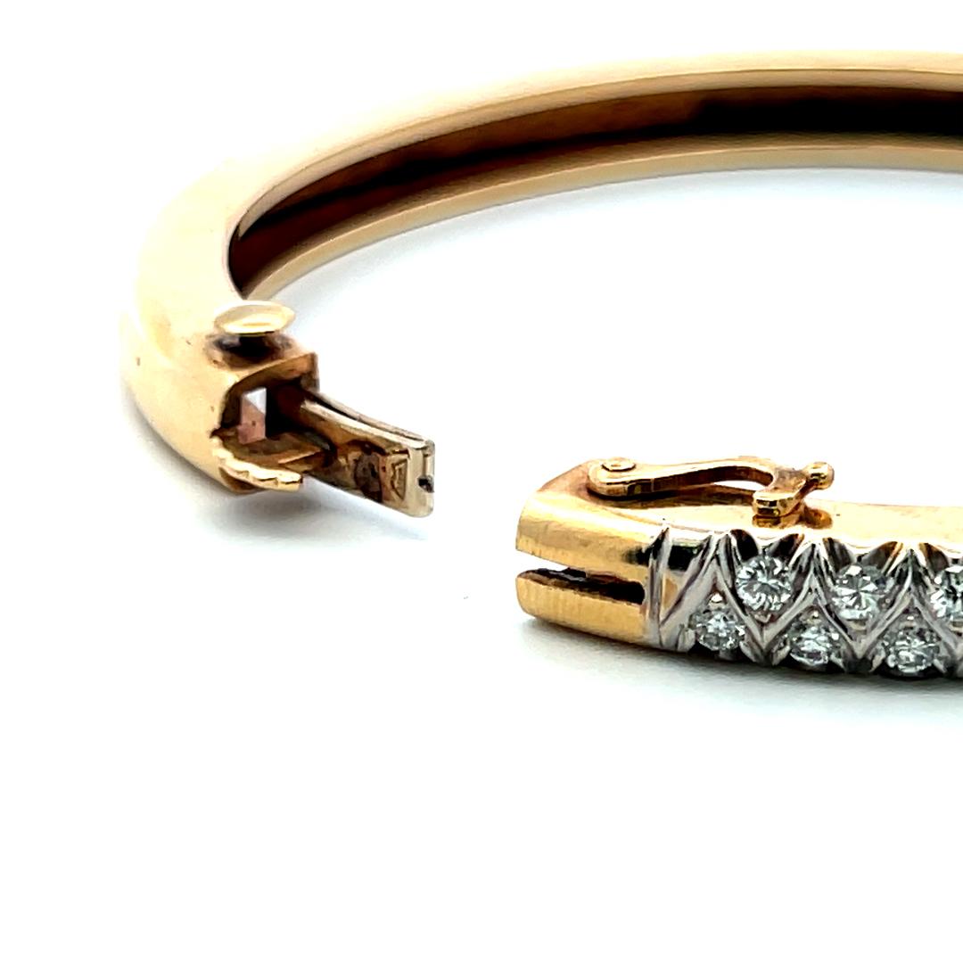 Vintage 18K Yellow Gold Bangle Bracelet with 2.2 Carat Circular Cut G-VS Diamond