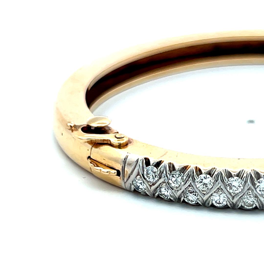 Vintage 18K Yellow Gold Bangle Bracelet with 2.2 Carat Circular Cut G-VS Diamond
