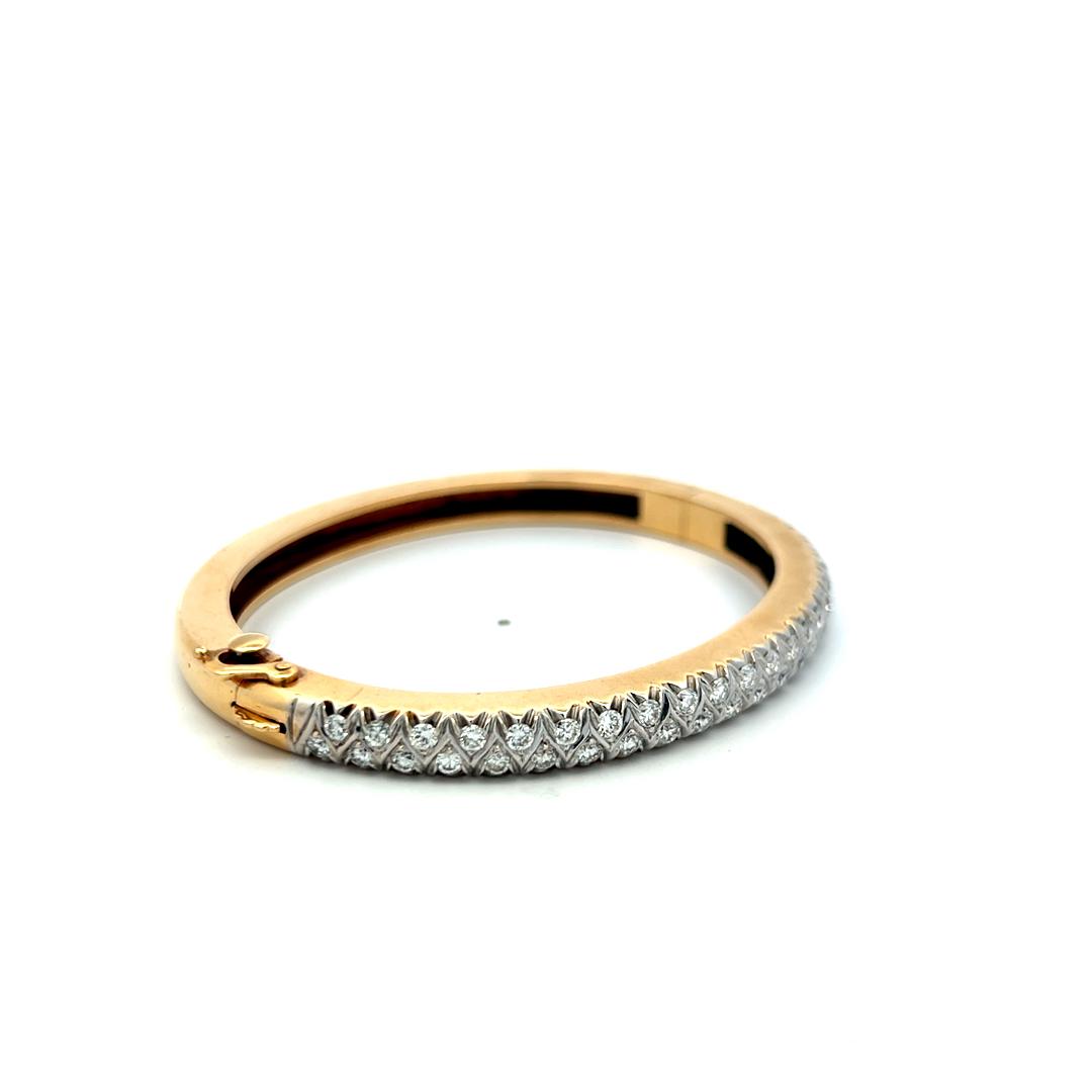 Vintage 18K Yellow Gold Bangle Bracelet with 2.2 Carat Circular Cut G-VS Diamond