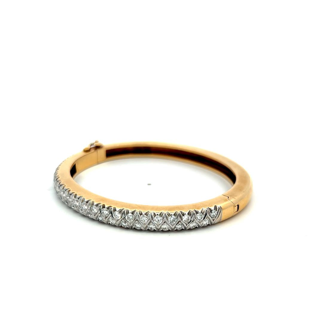 Vintage 18K Yellow Gold Bangle Bracelet with 2.2 Carat Circular Cut G-VS Diamond