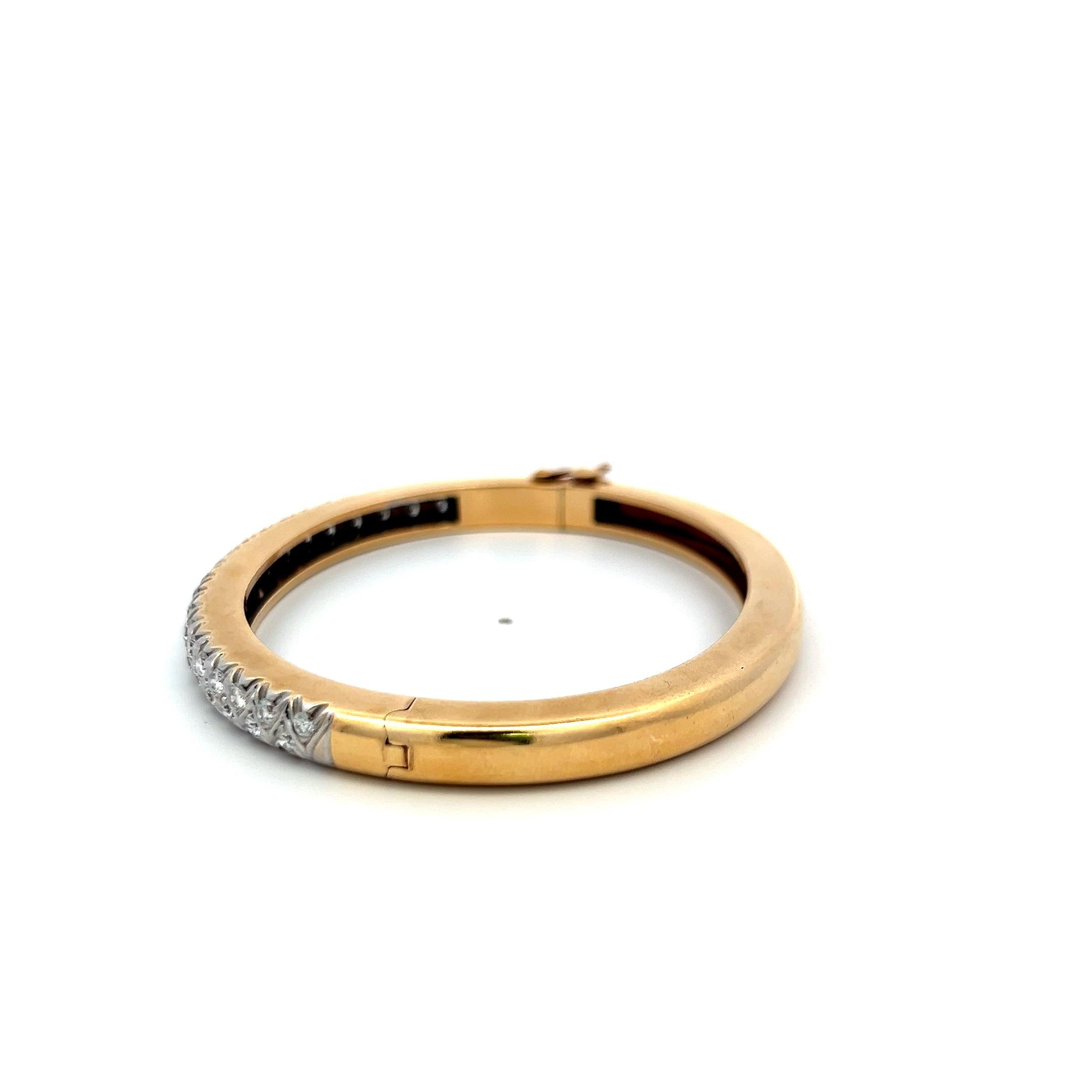 Vintage 18K Yellow Gold Bangle Bracelet with 2.2 Carat Circular Cut G-VS Diamond