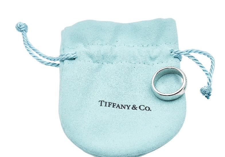 Tiffany & Co Vintage Platinum Band Ring 13.2 Grams 5.7 MM Wide Size 6