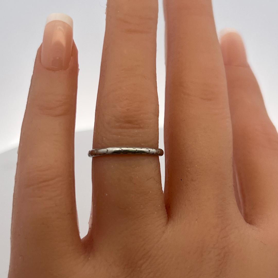 Vintage Engraved Platinum Band Ring 2.50 Grams Size 6