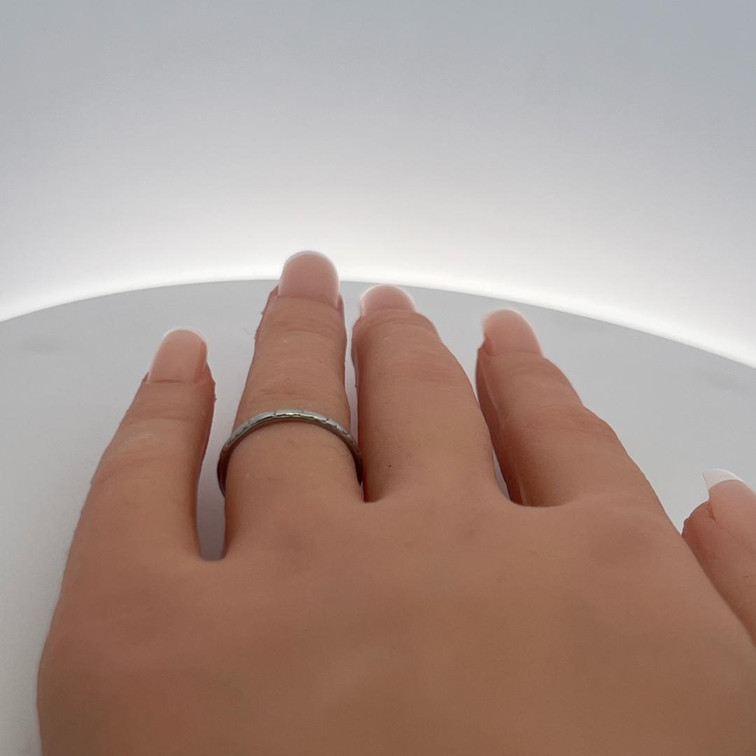 Vintage Engraved Platinum Band Ring 2.50 Grams Size 6