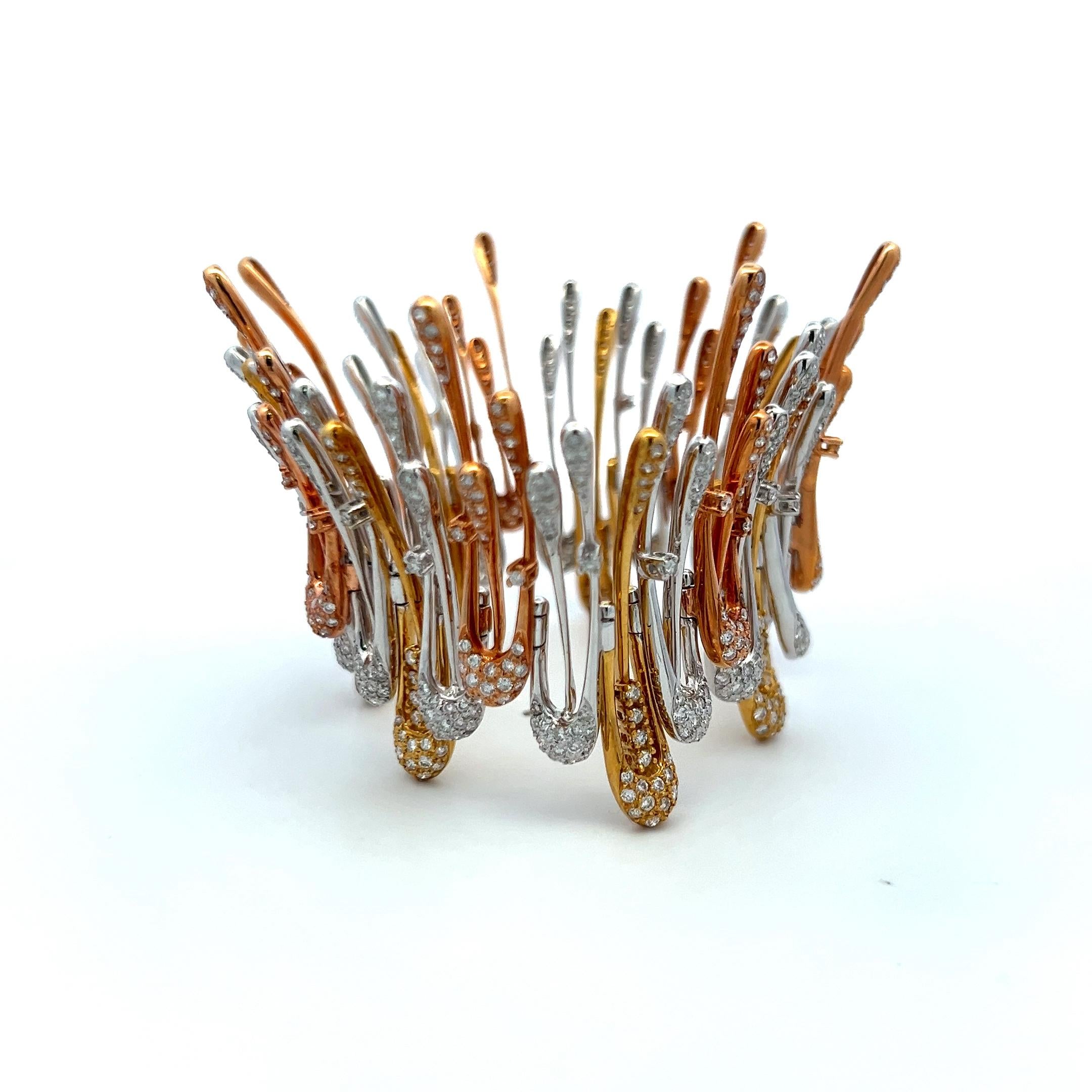 18K Tri Color Gold Link Bracelet with 9.45 Carat Round G VS Diamonds