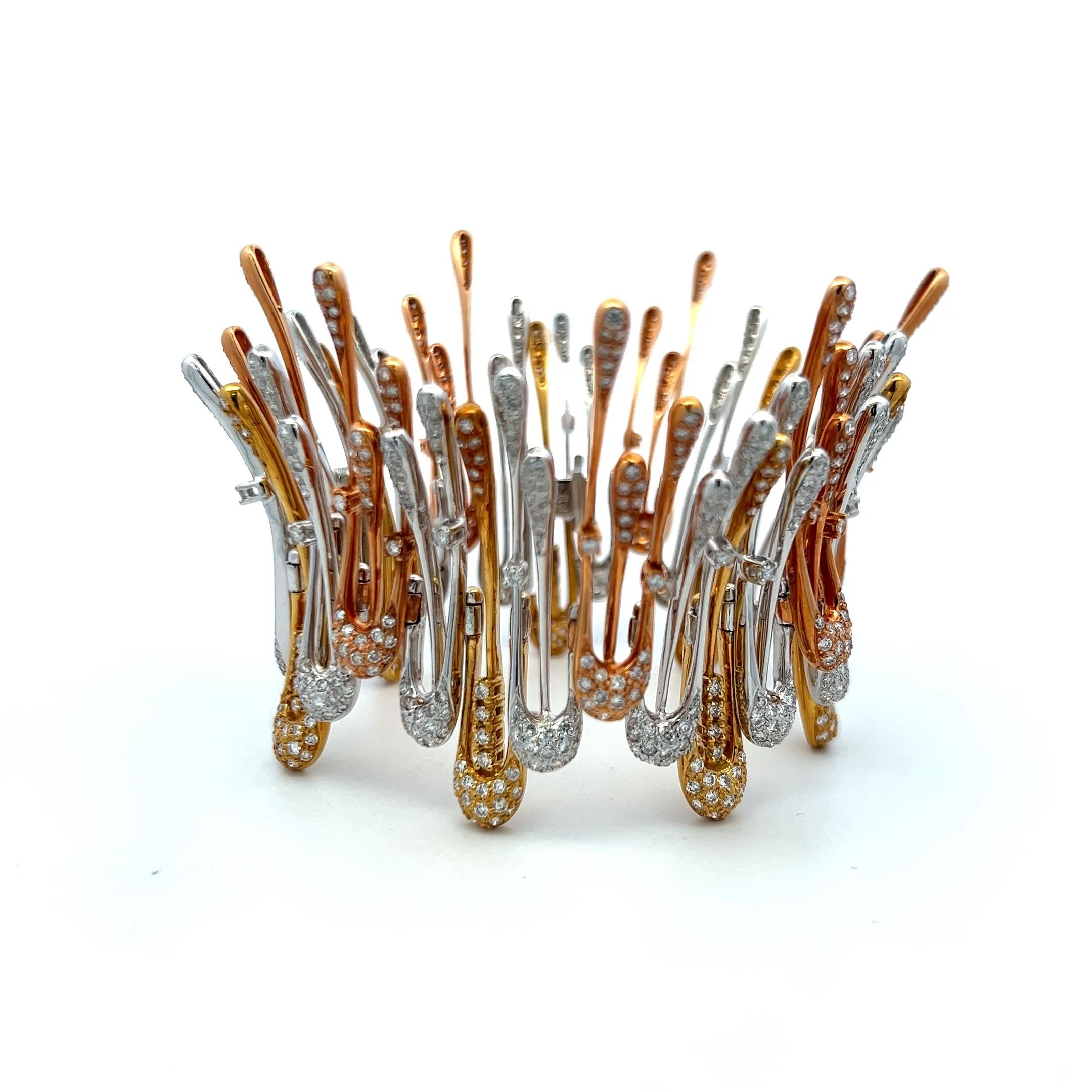 18K Tri Color Gold Link Bracelet with 9.45 Carat Round G VS Diamonds