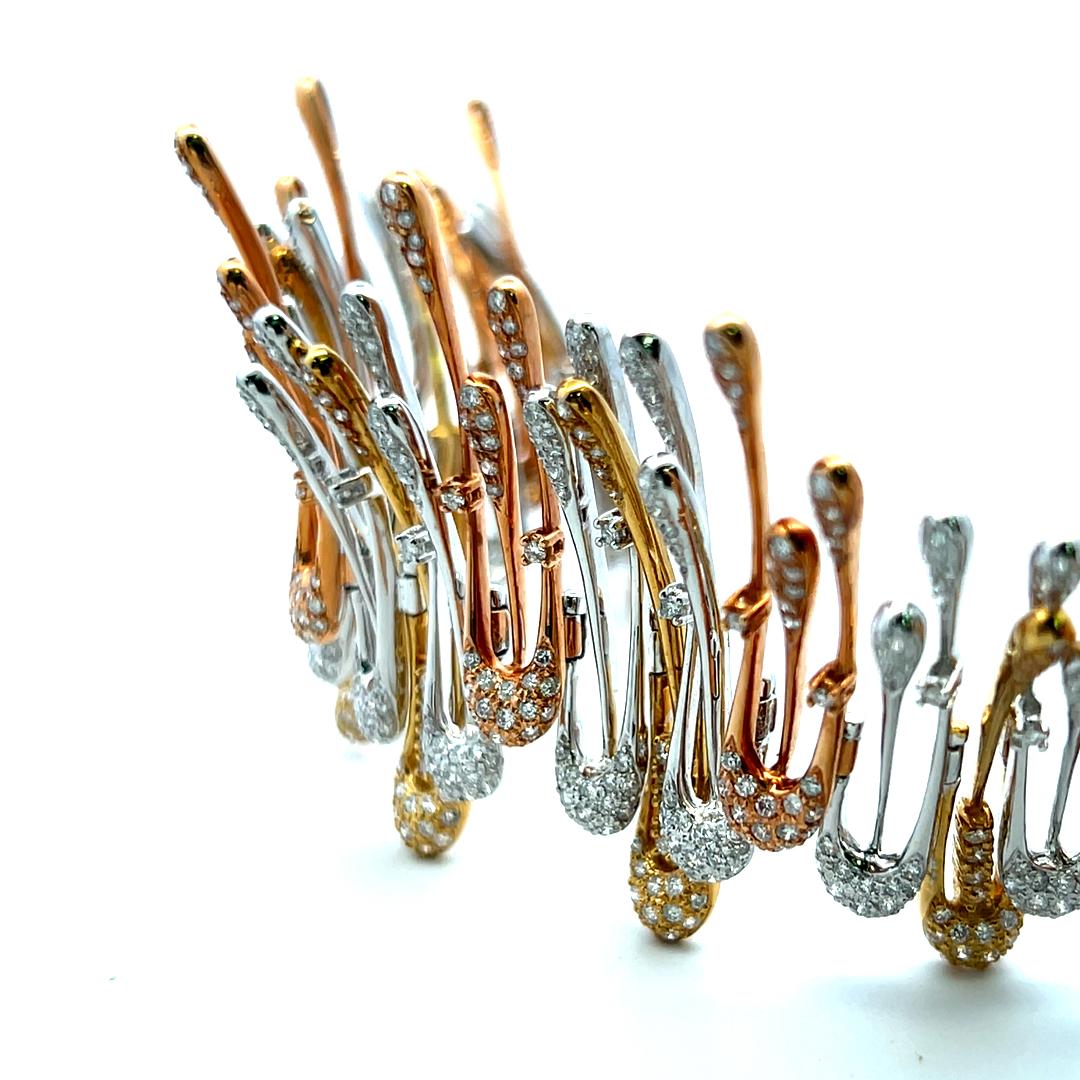 18K Tri Color Gold Link Bracelet with 9.45 Carat Round G VS Diamonds