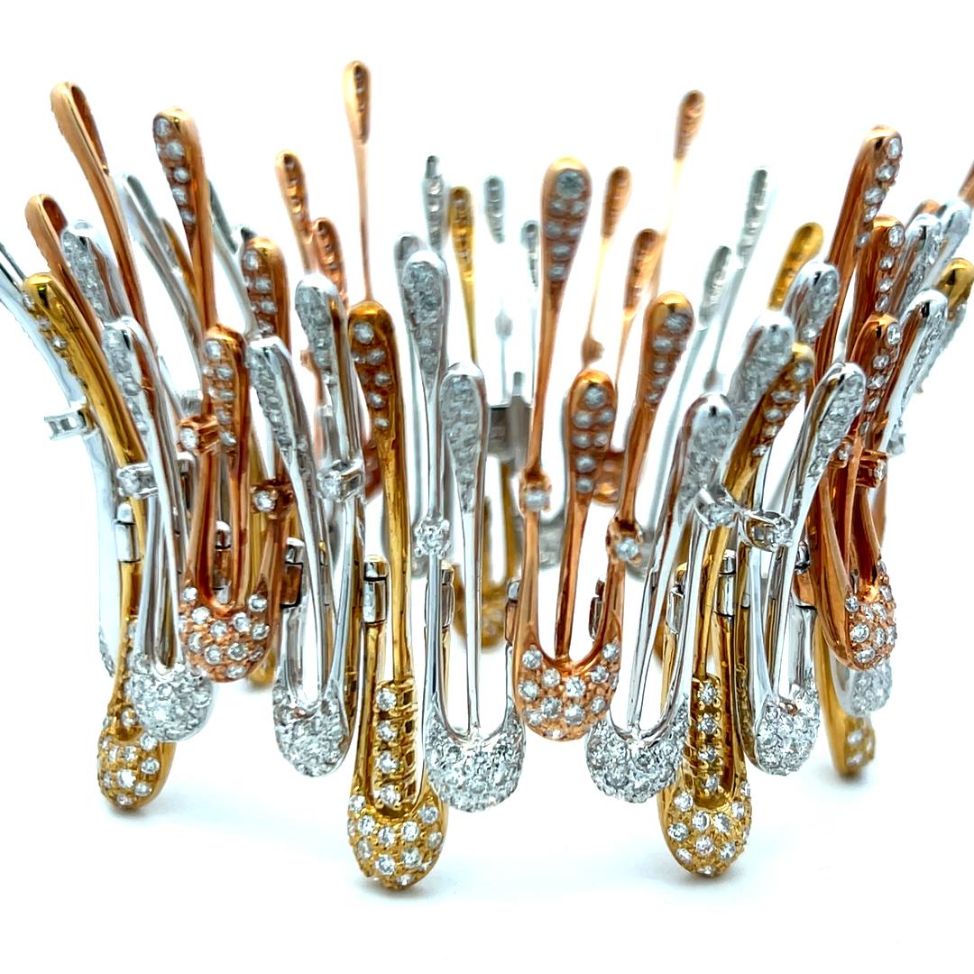 18K Tri Color Gold Link Bracelet with 9.45 Carat Round G VS Diamonds