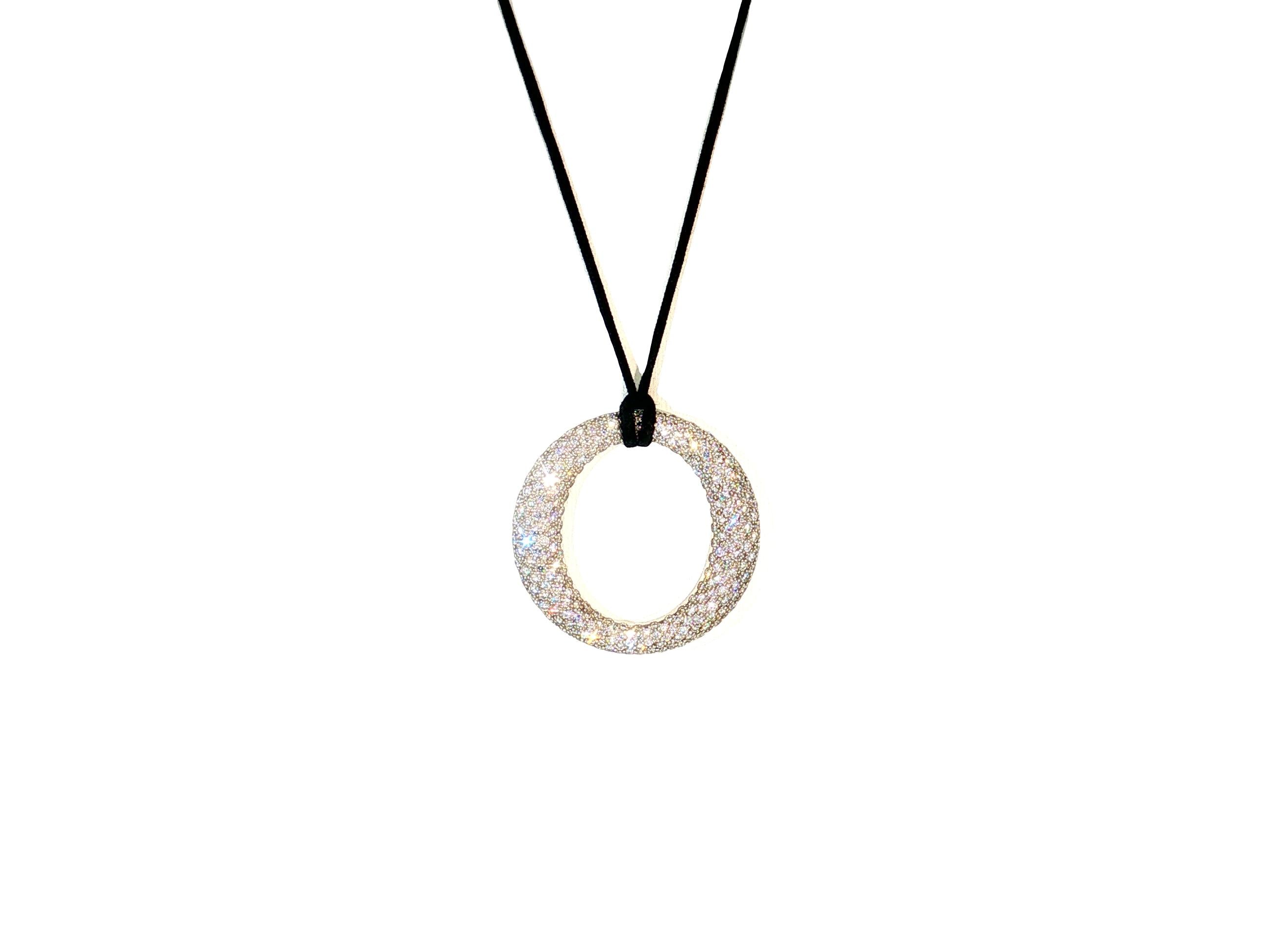 Tiffany & Co 18K White Gold Pendant Necklace with 2.6 Carats Round F VS Diamonds
