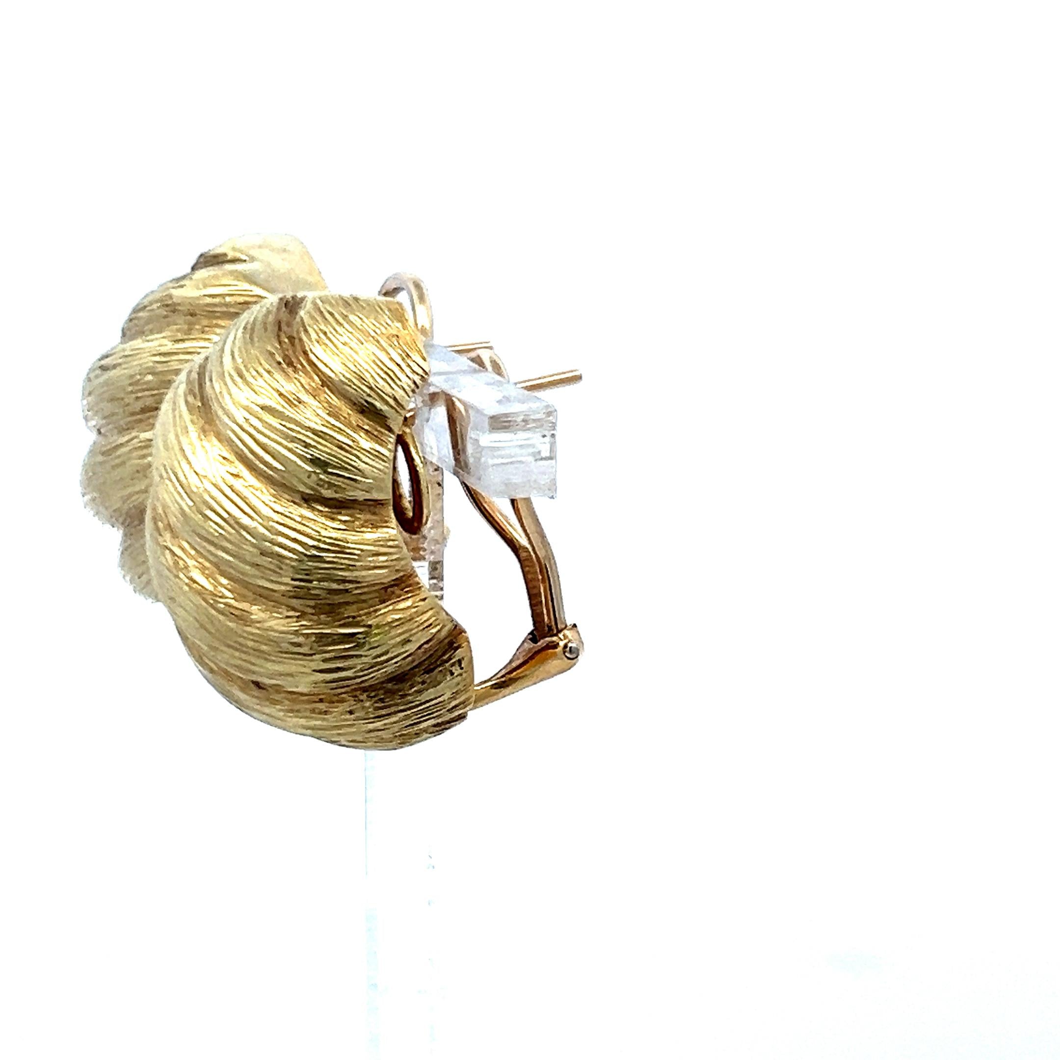 Van Cleef & Arpels Shrimp 18 Karat Yellow Gold Clip On Earrings