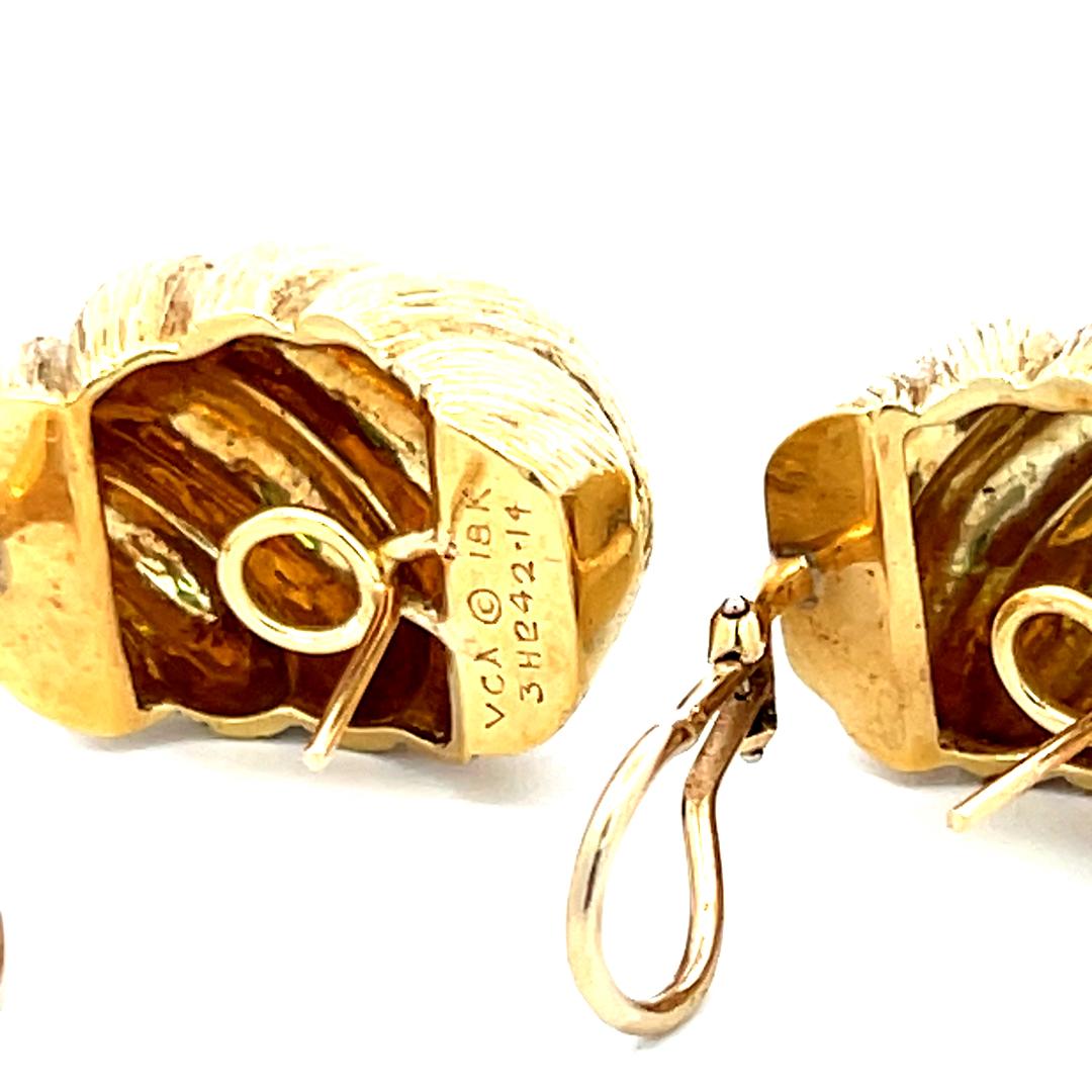 Van Cleef & Arpels Shrimp 18 Karat Yellow Gold Clip On Earrings