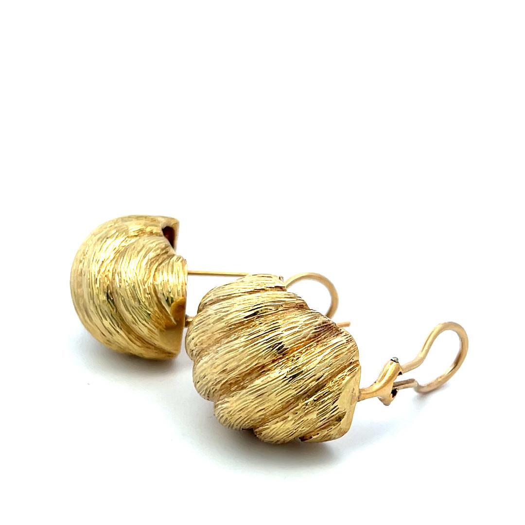 Van Cleef & Arpels Shrimp 18 Karat Yellow Gold Clip On Earrings