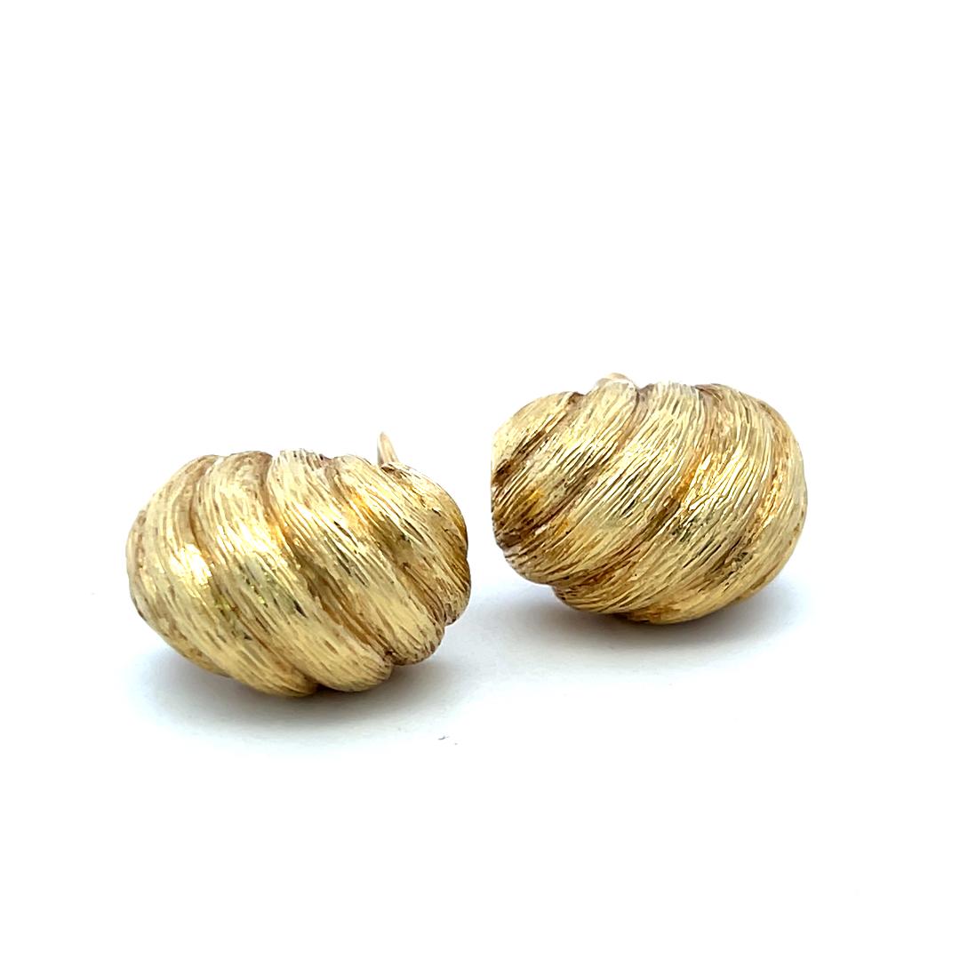 Van Cleef & Arpels Shrimp 18 Karat Yellow Gold Clip On Earrings
