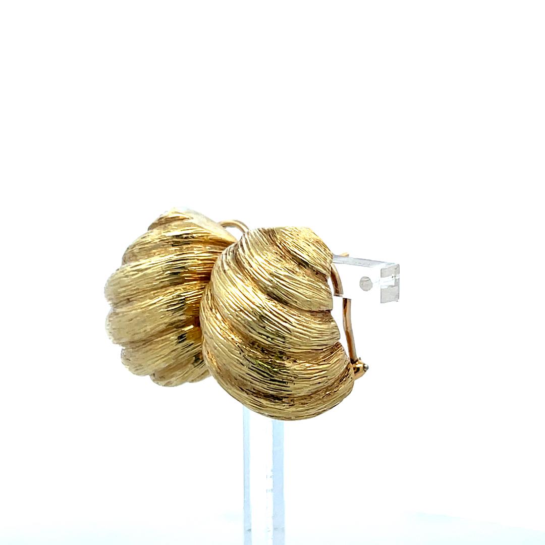 Van Cleef & Arpels Shrimp 18 Karat Yellow Gold Clip On Earrings