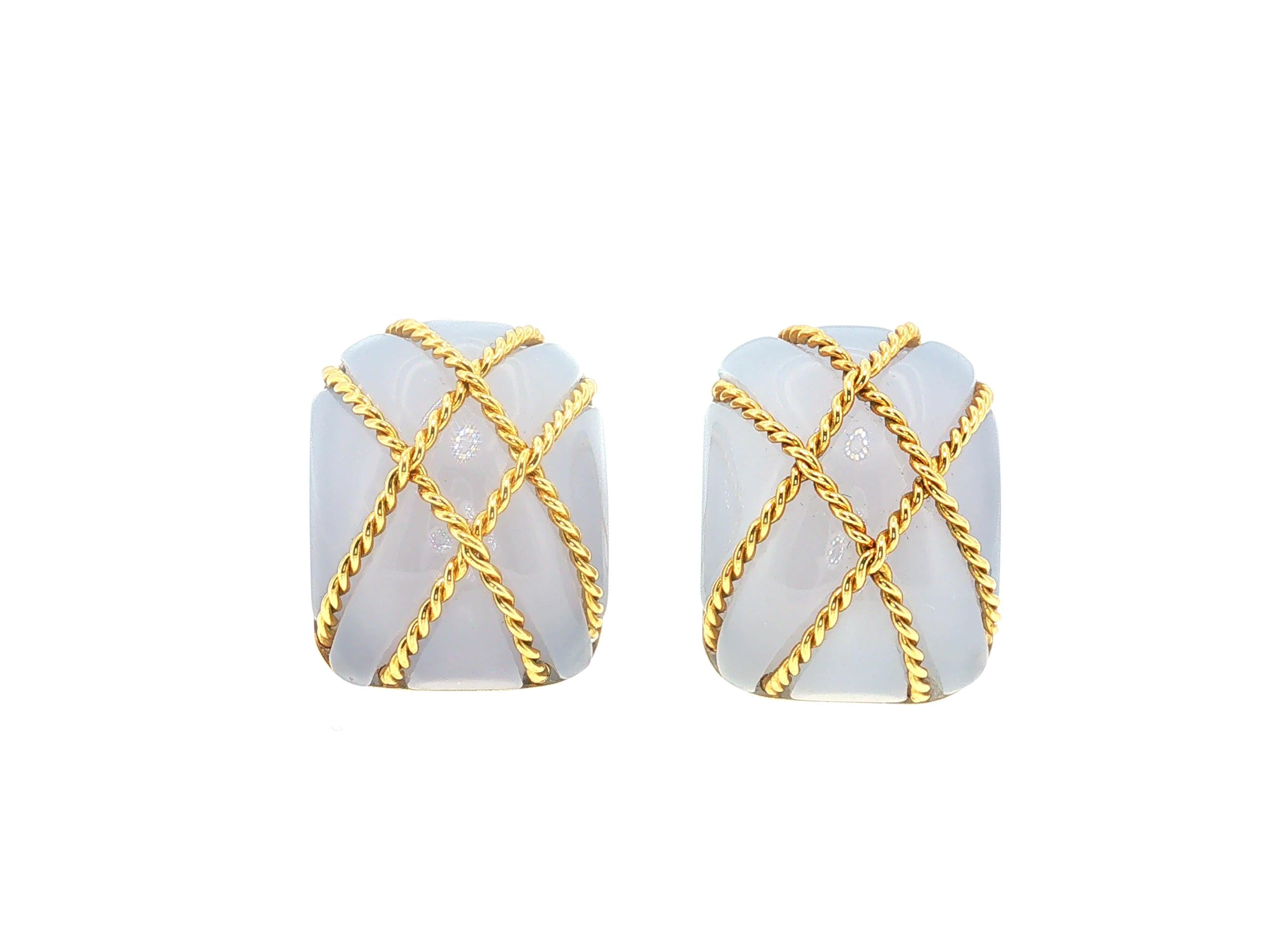 Seaman Schepps 18K Yellow Gold Clip On Earrings with 21.0x27.0mm Blue Chalcedony