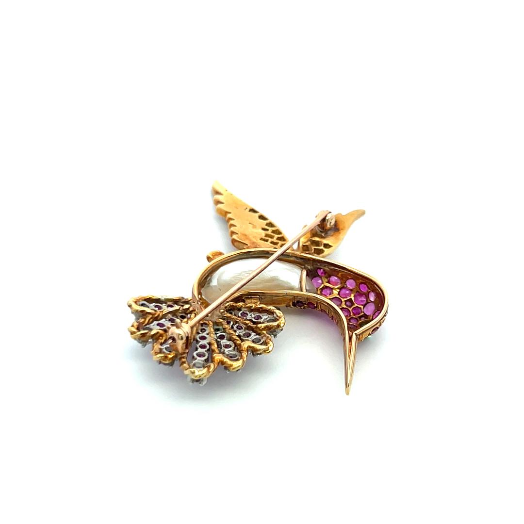 Vibrant Hummingbird Pin Brooch in 18K Gold with 0.73 Carat Diamond 1.6 ct Ruby