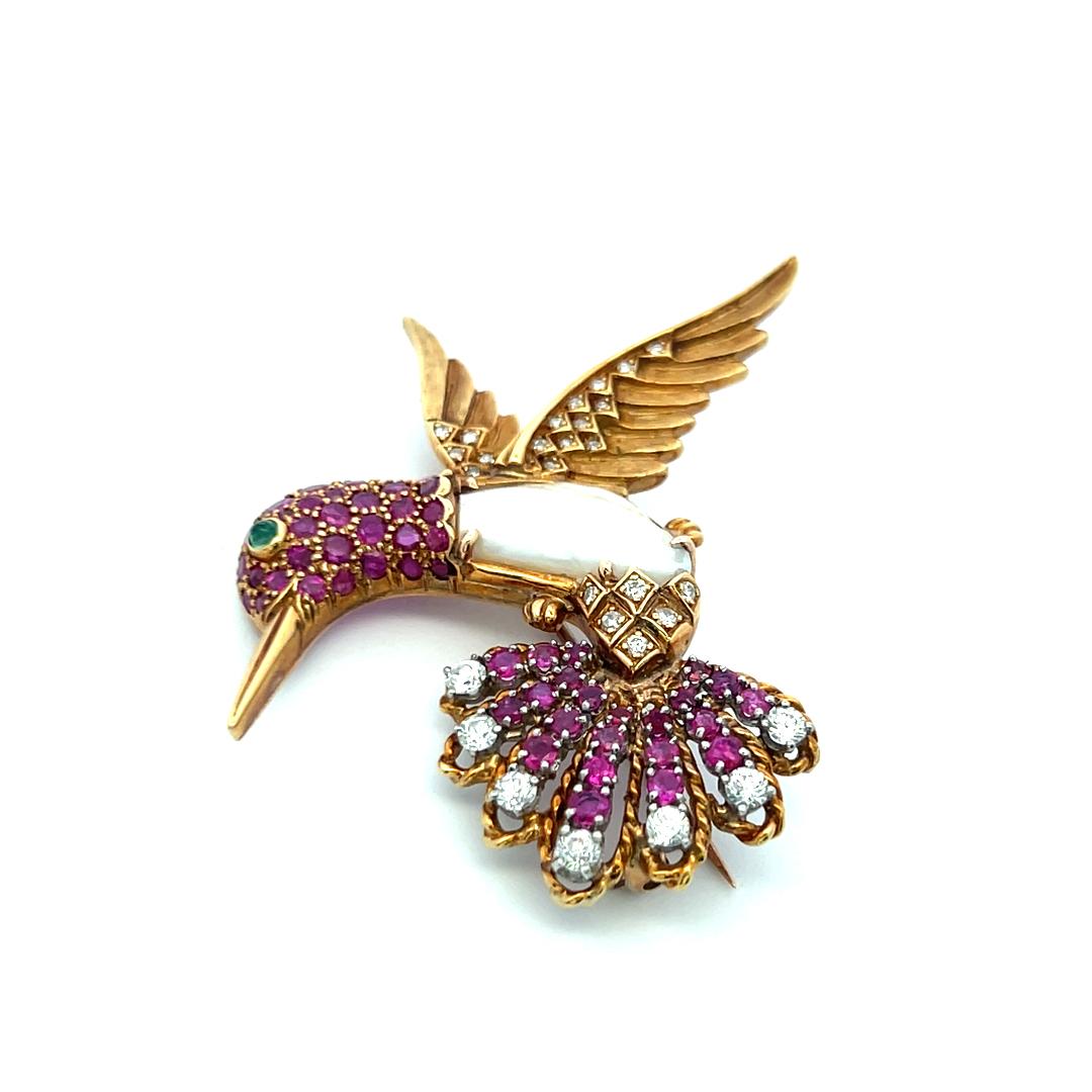 Vibrant Hummingbird Pin Brooch in 18K Gold with 0.73 Carat Diamond 1.6 ct Ruby
