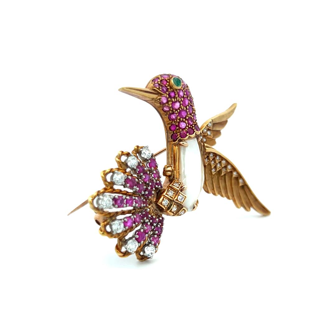 Vibrant Hummingbird Pin Brooch in 18K Gold with 0.73 Carat Diamond 1.6 ct Ruby